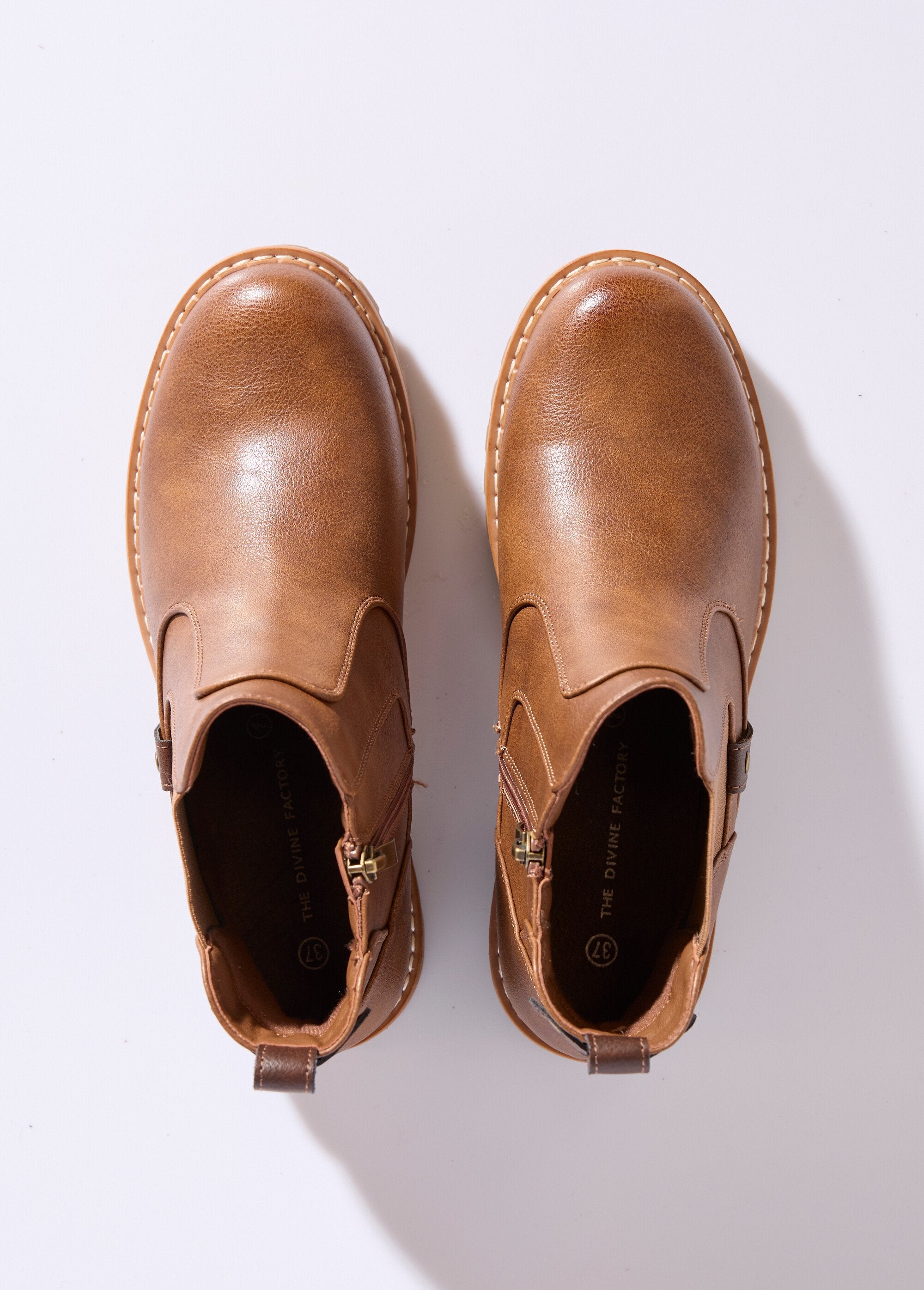 Elasticated_boots,_Camargue_style_camel_OV1_slim