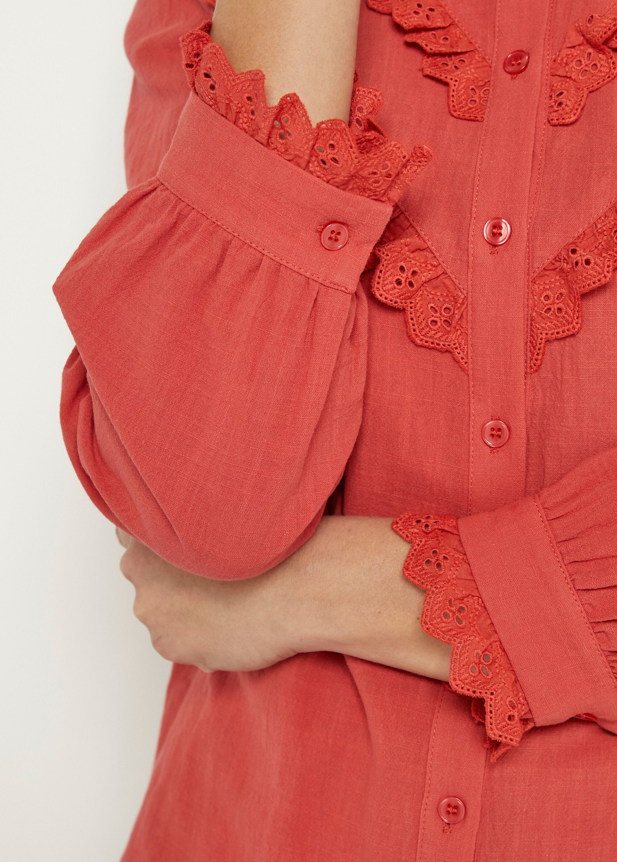 Buttoned_blouse_with_English_embroidery_details_Paprika_DE2_slim