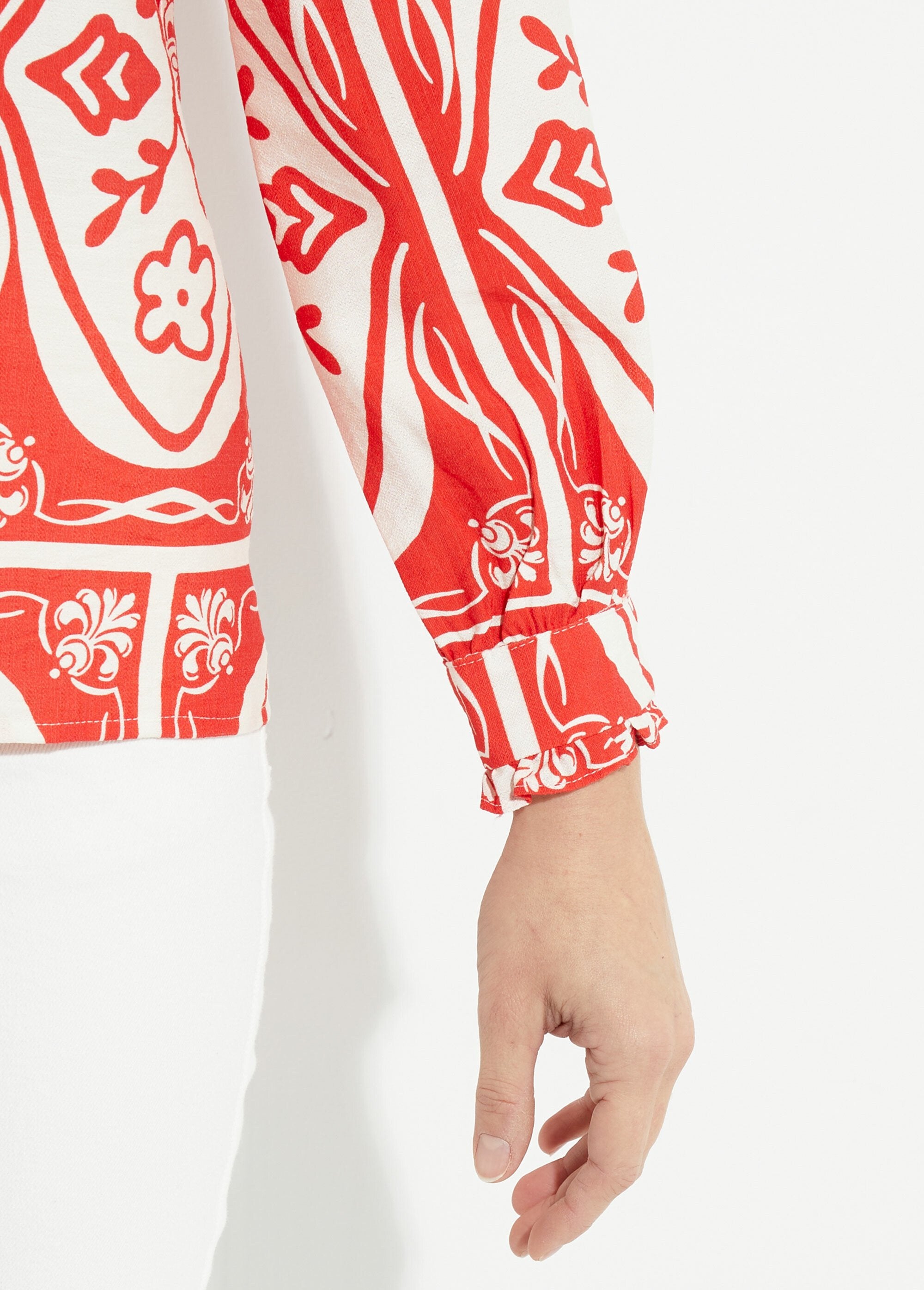 Peter_Pan_collar_blouse,_fancy_pattern_Red_prints_DE2_slim