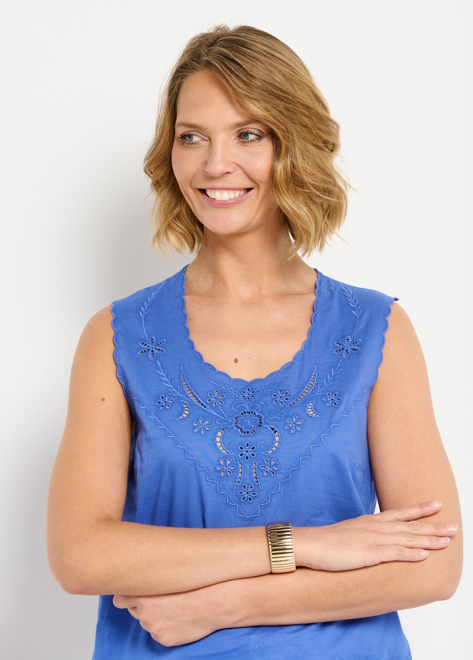 Plain_embroidered_cotton_tank_top_Blue_DE1_slim