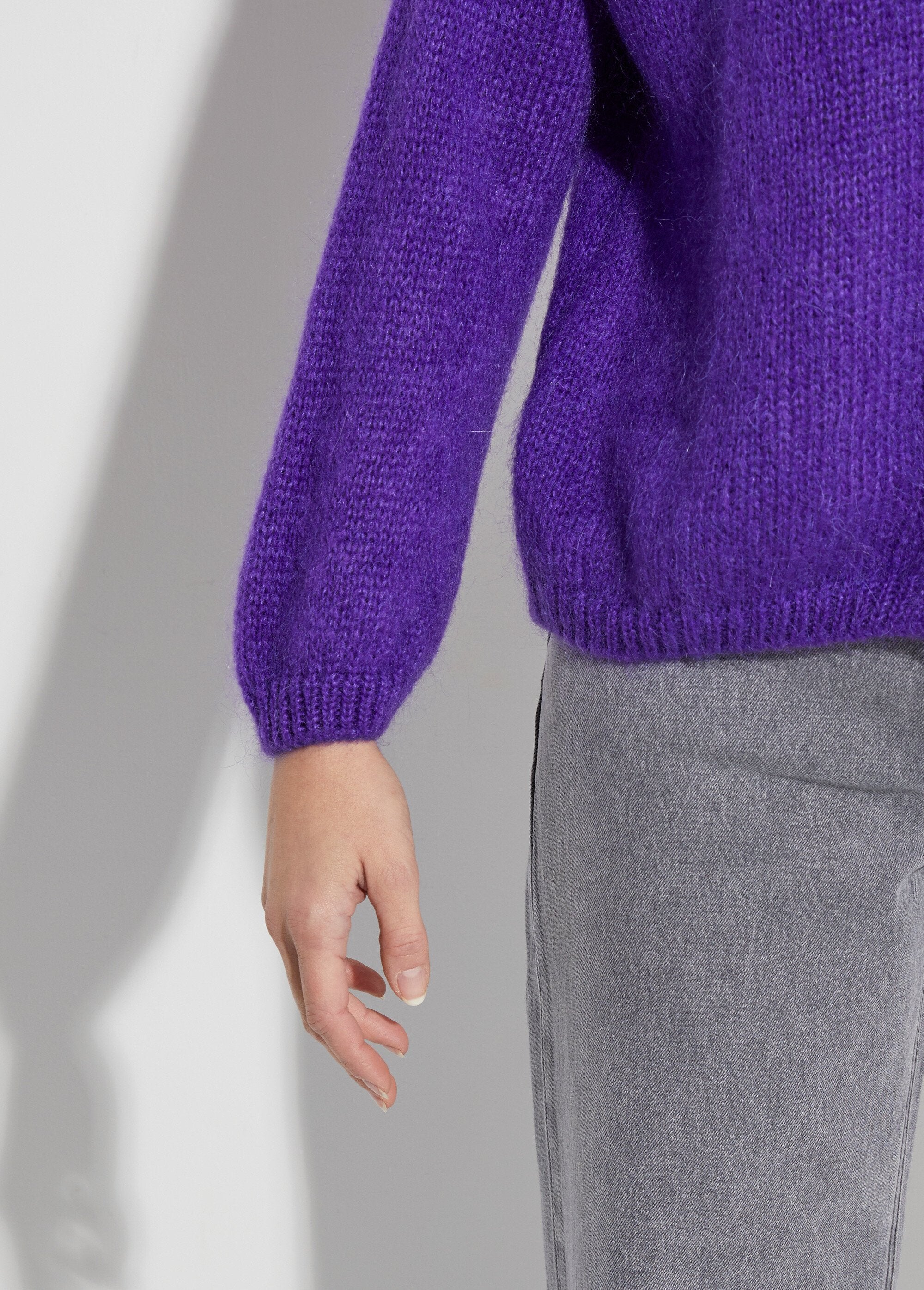 Warm_V-neck_mohair_knit_cardigan_Purple_DE2_slim