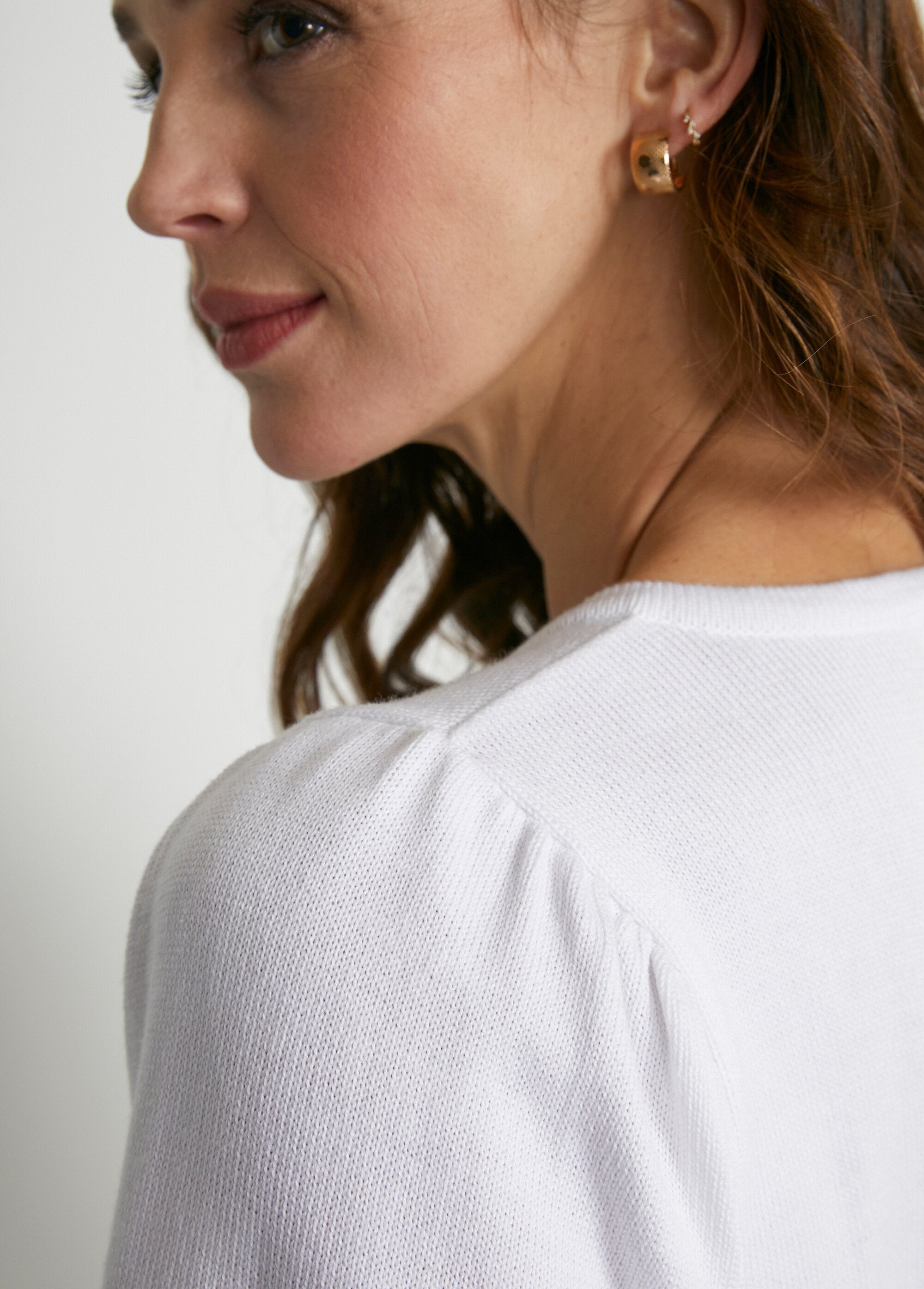 Round_neck_openwork_knit_cardigan_with_embossed_balls_White_DE4_slim