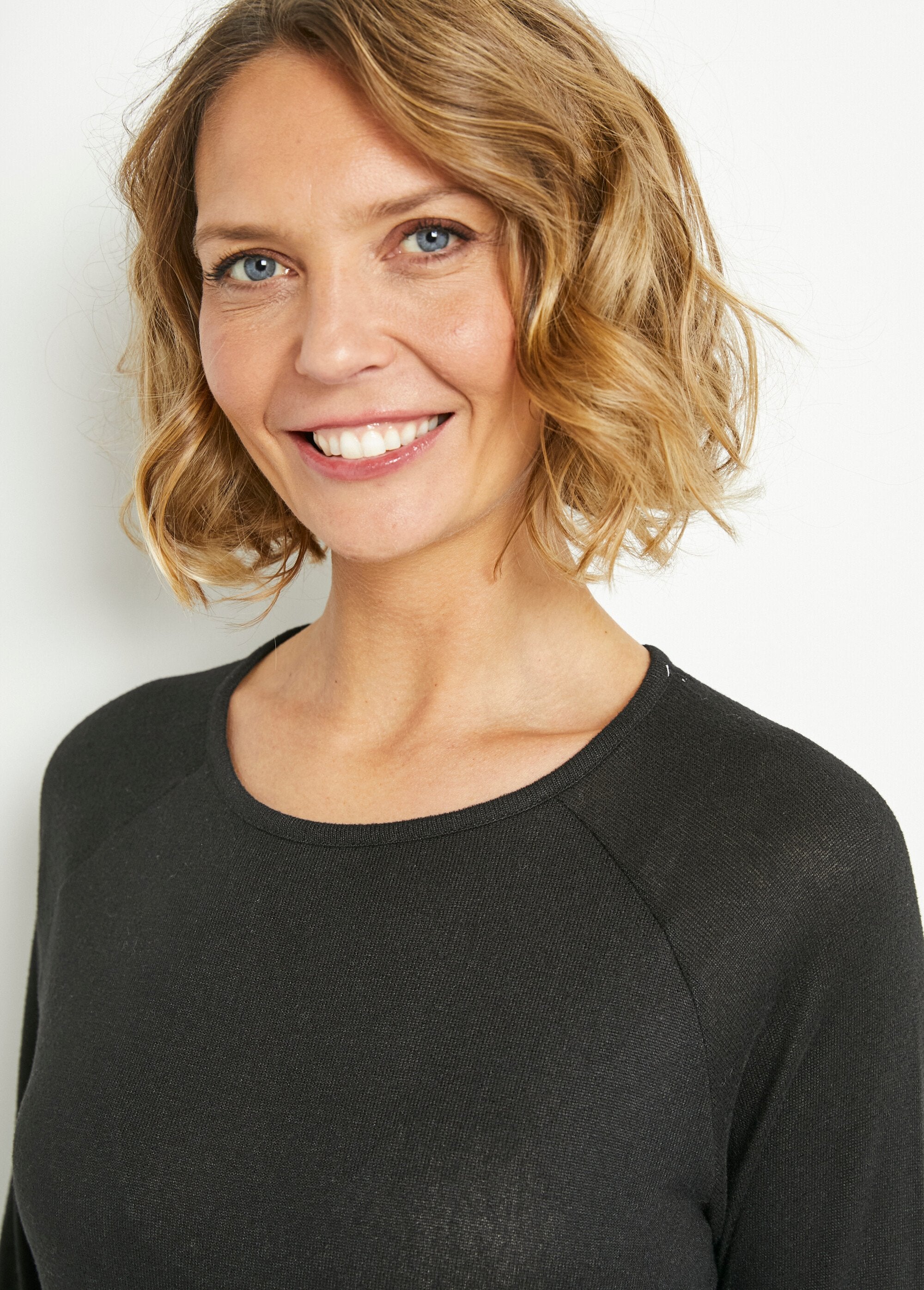 Plain_long-sleeved_pajama_top_Black_DE1_slim