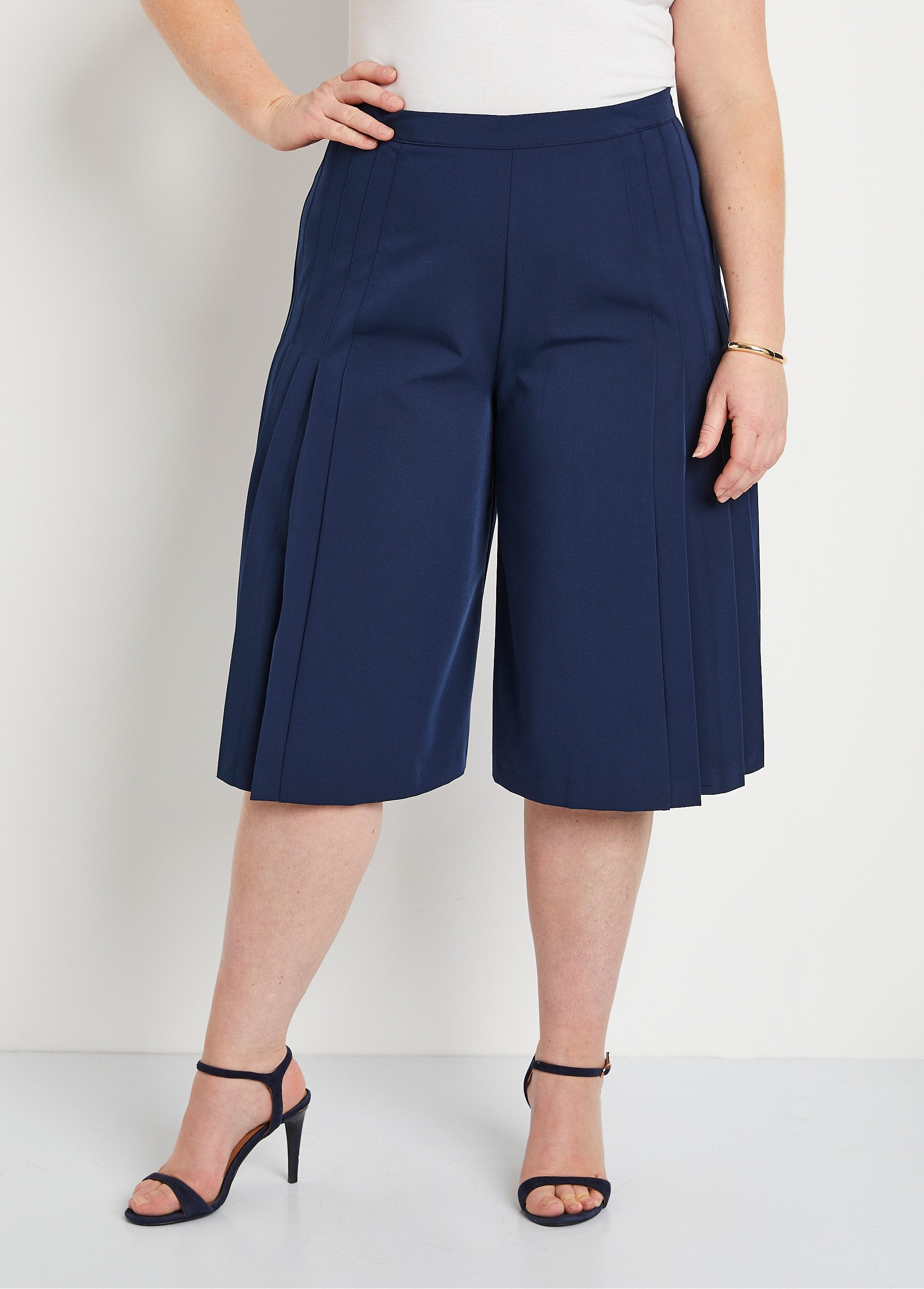 Loose_culottes_with_long_semi-elasticated_waistband_Marine_FA1_curvy