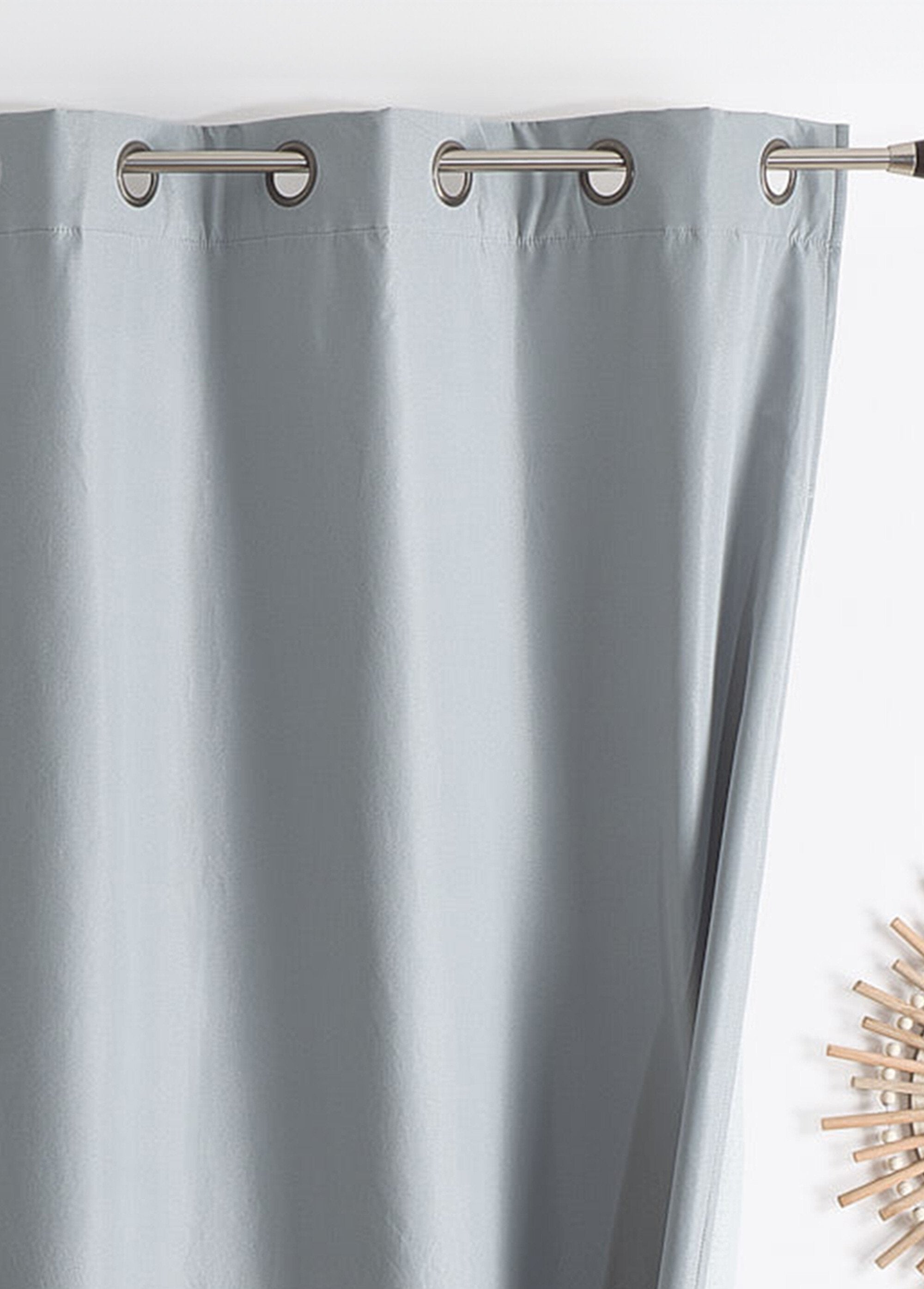 Very_blackout_and_insulating_curtain,_with_eyelets_Gray_DE2_slim