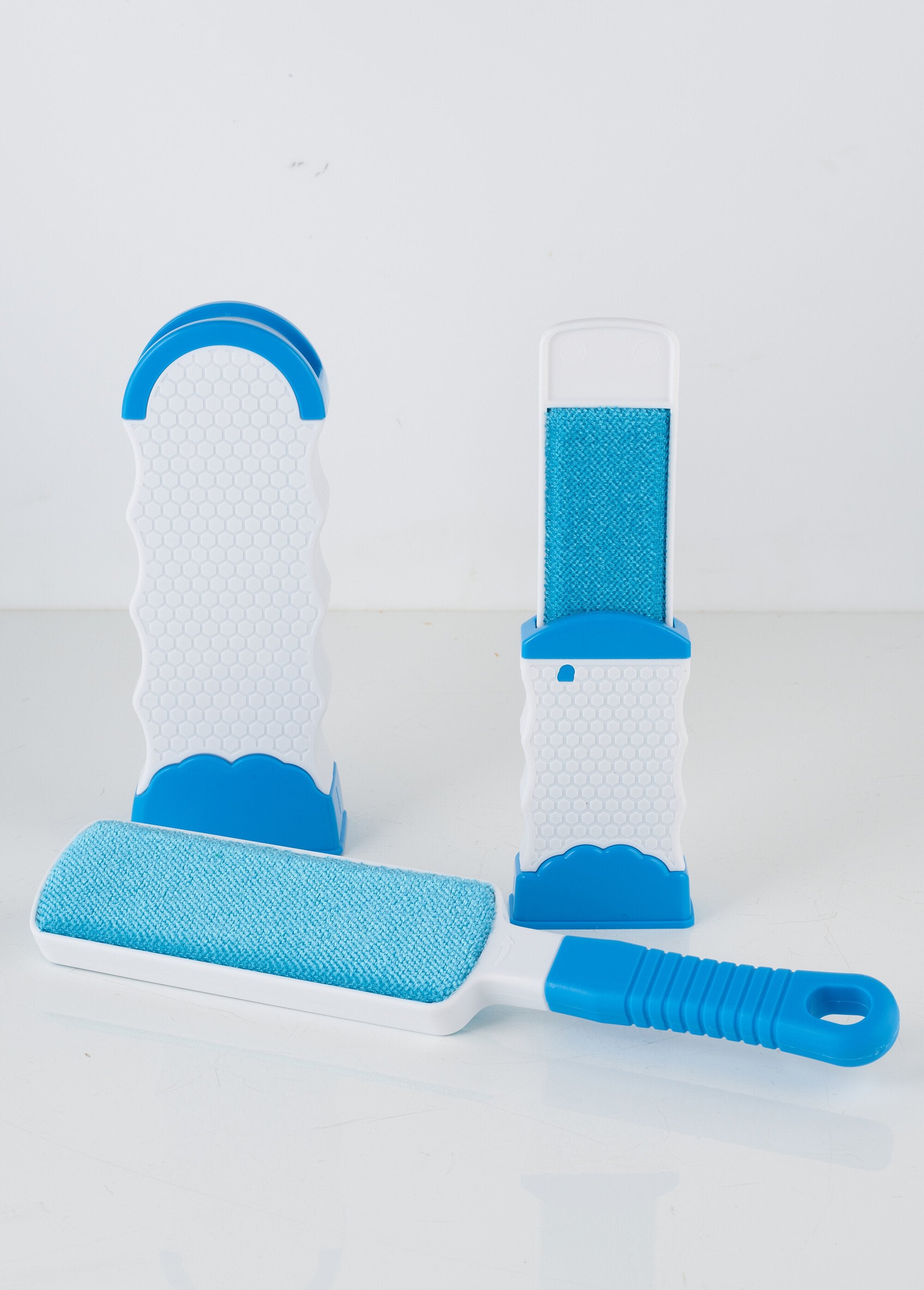 Set_of_2_self-cleaning_brushes_White_and_blue_lot2_DE1_slim