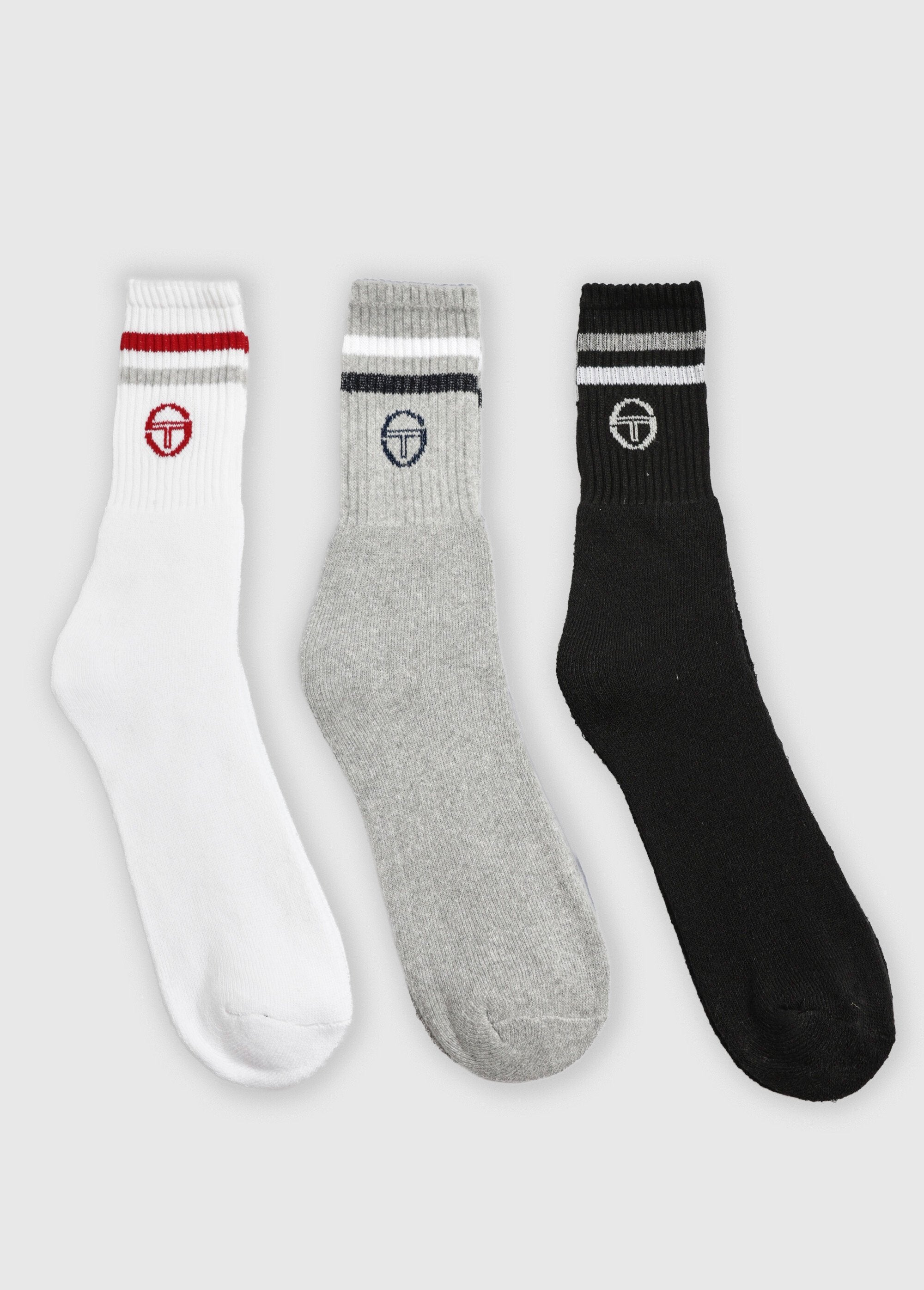 Pack_of_3_lined_sports_socks_Black_matching_DE1_slim