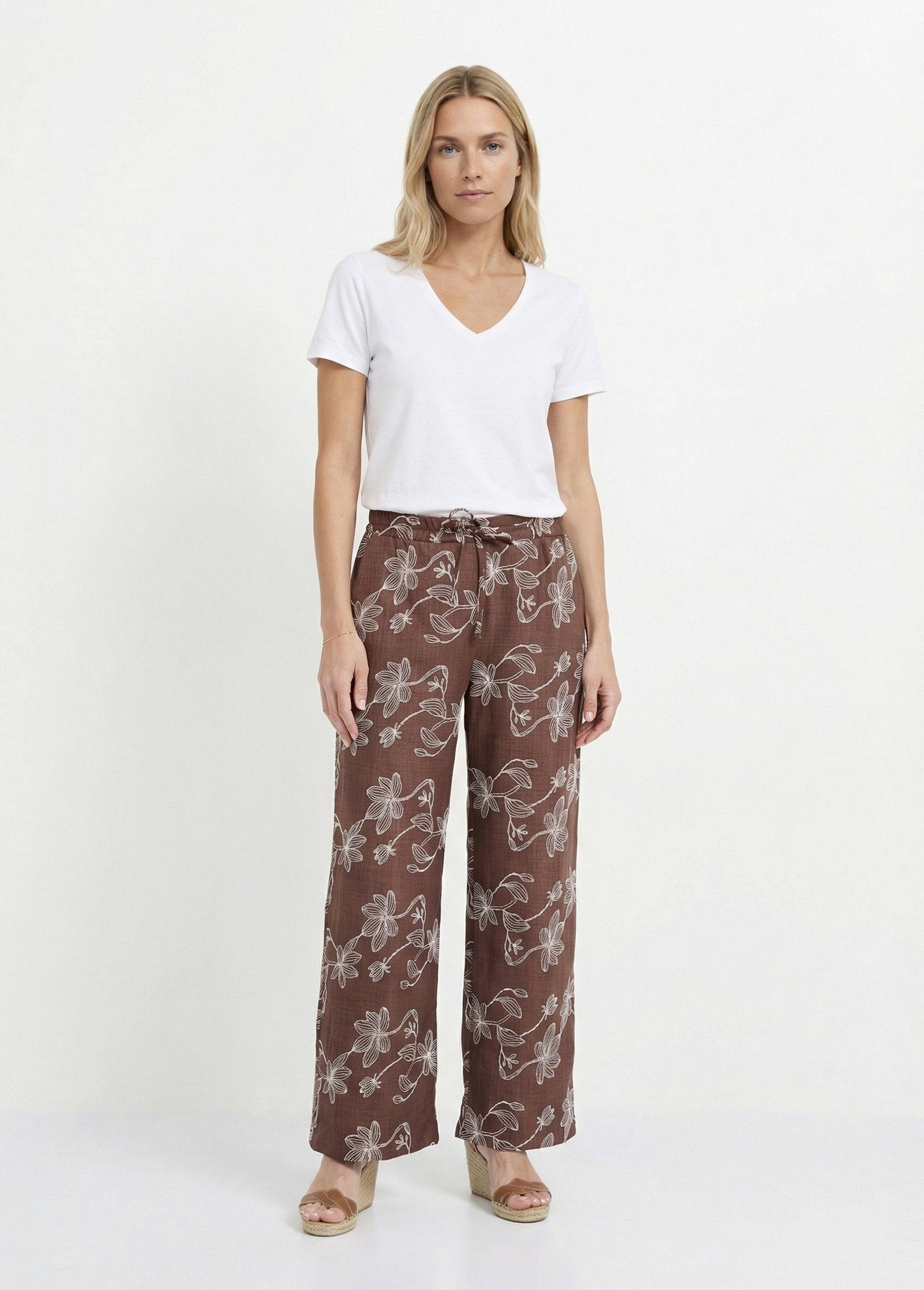Pantalon_large_avec_sérigraphies_fleurs_Chocolat_SF1_slim