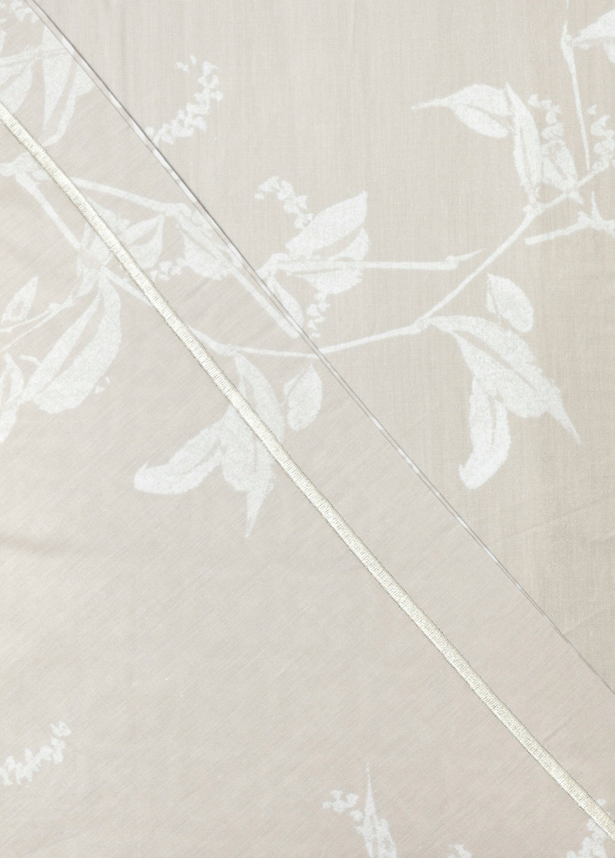 4-piece_percale_bed_set_with_flat_sheet,_delicate_String_DO1_slim