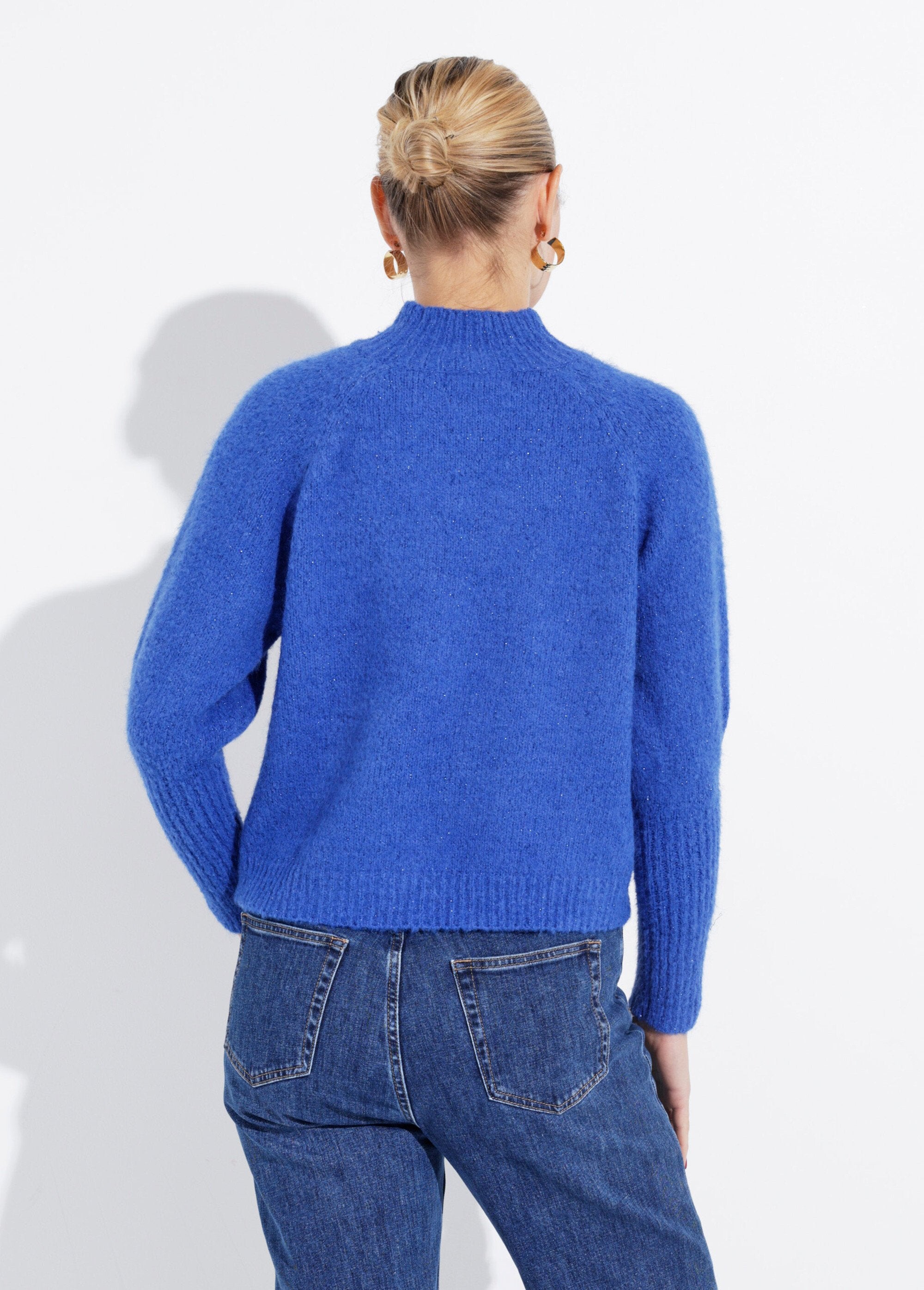 Shiny_knit_high_neck_sweater_Royal_blue_DO1_slim