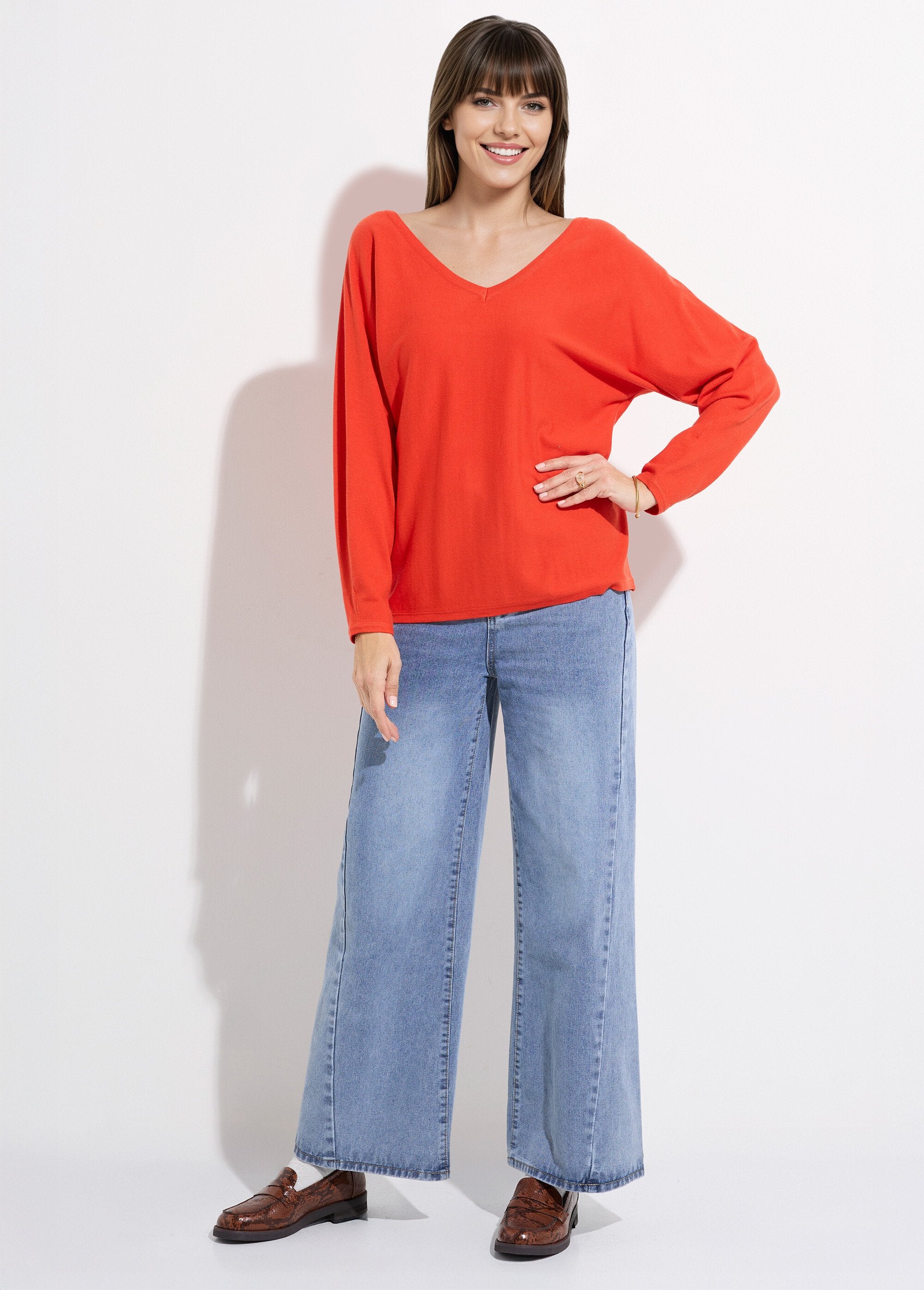Eco-friendly_fine-knit_V-neck_sweater_Red_SF1_slim