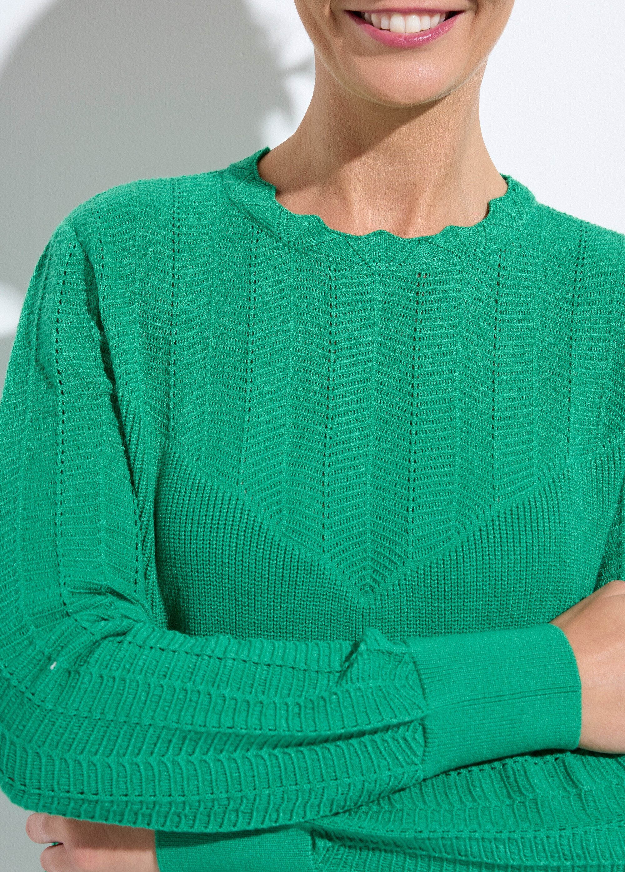 Soft_round_neck_sweater_with_long_blousy_sleeves_Green_DE1_slim