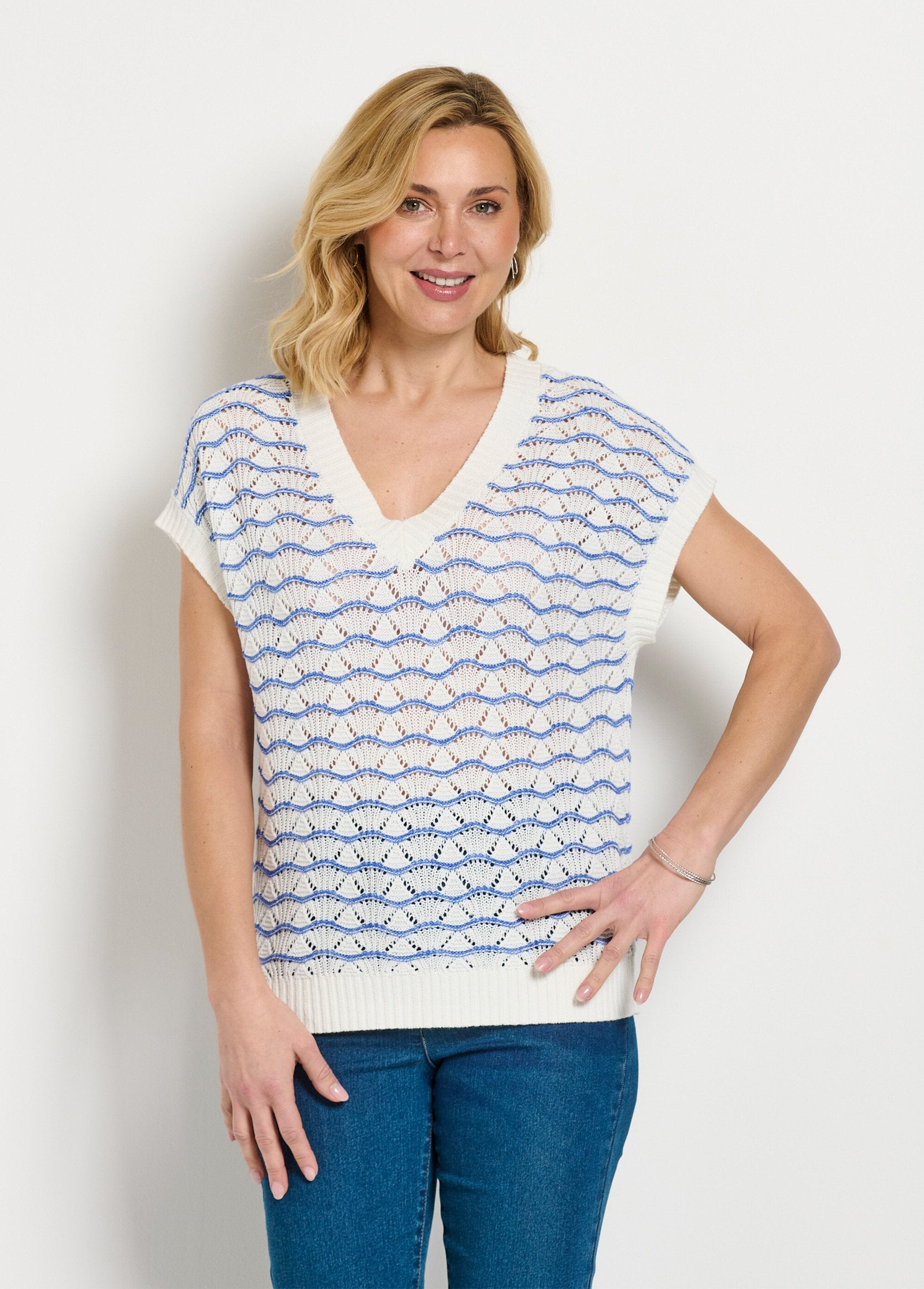 Two-tone_openwork_V-neck_sleeveless_sweater_Ecru_and_blue_FA2_slim