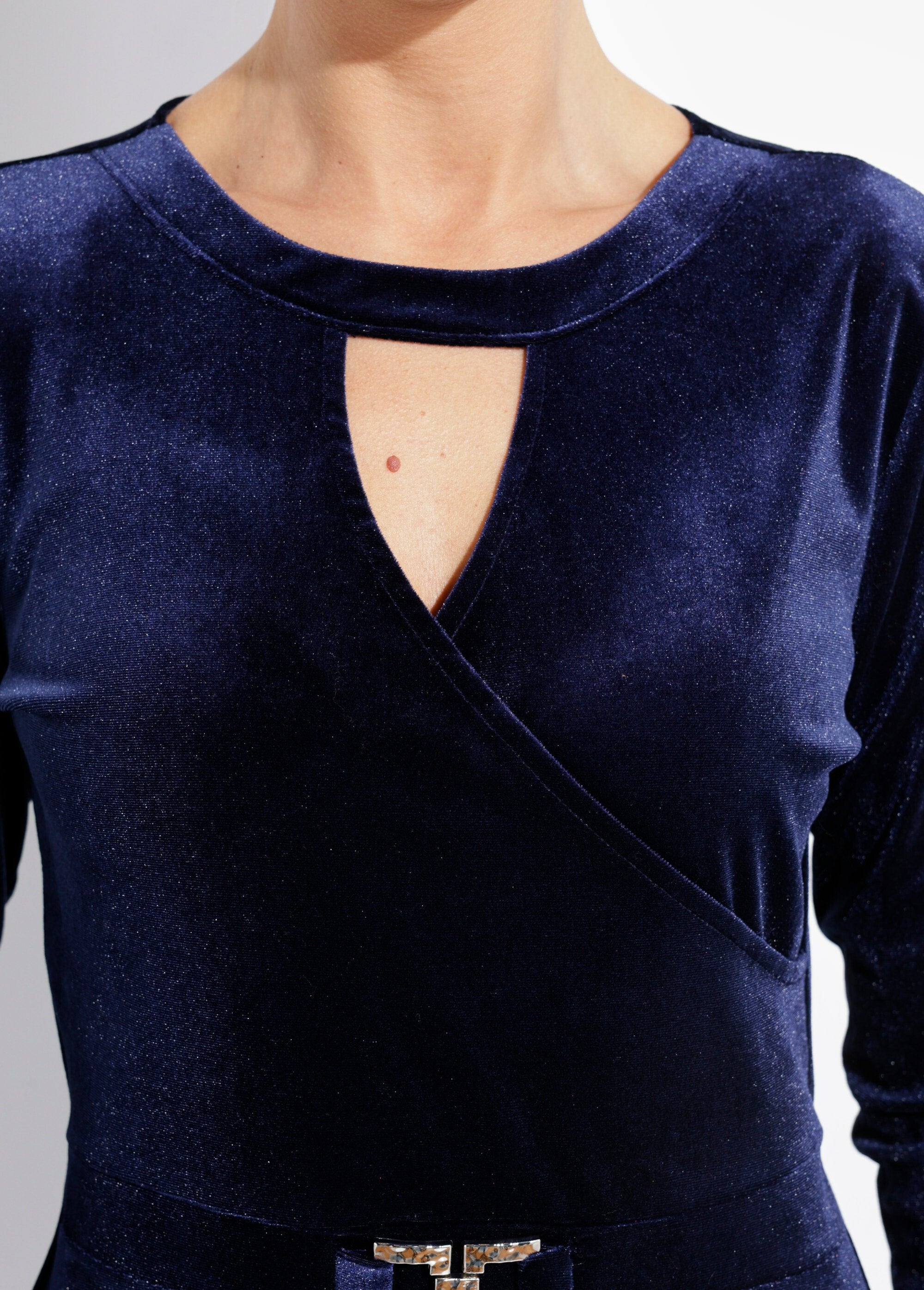 fancy_round_neckline_velvet_dress_Marine_DE1_slim