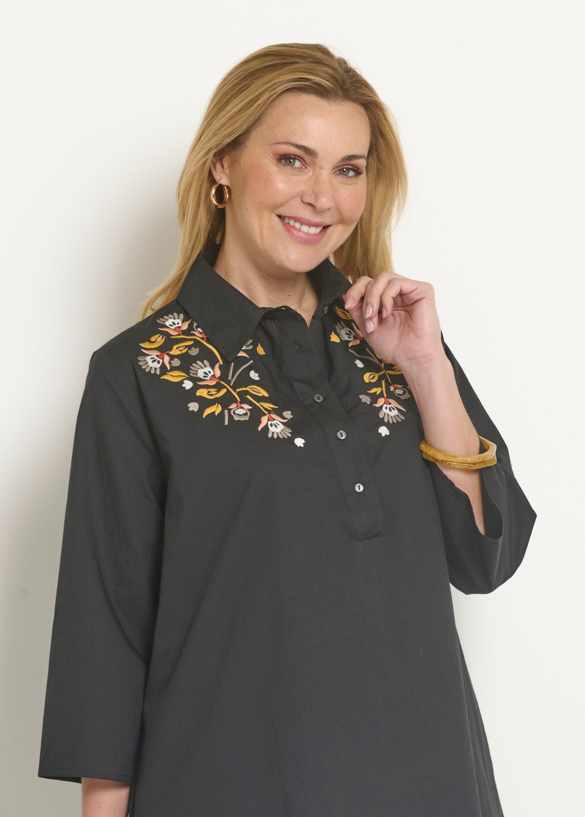 3/4_sleeve_cover_dress_with_colorful_embroidery_Black_DE1_slim