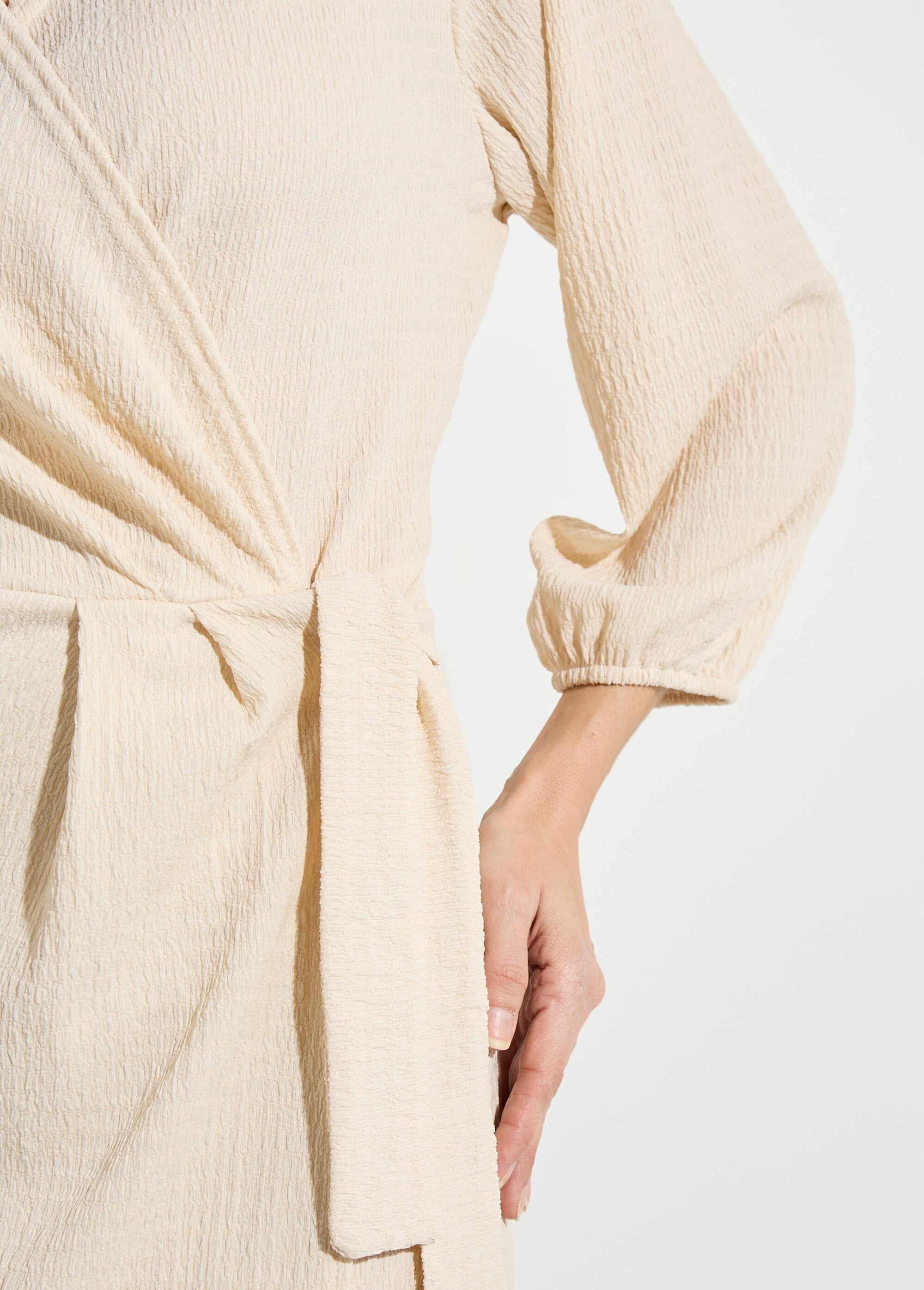 Waffle_knit_wrap_dress_Beige_DE2_slim