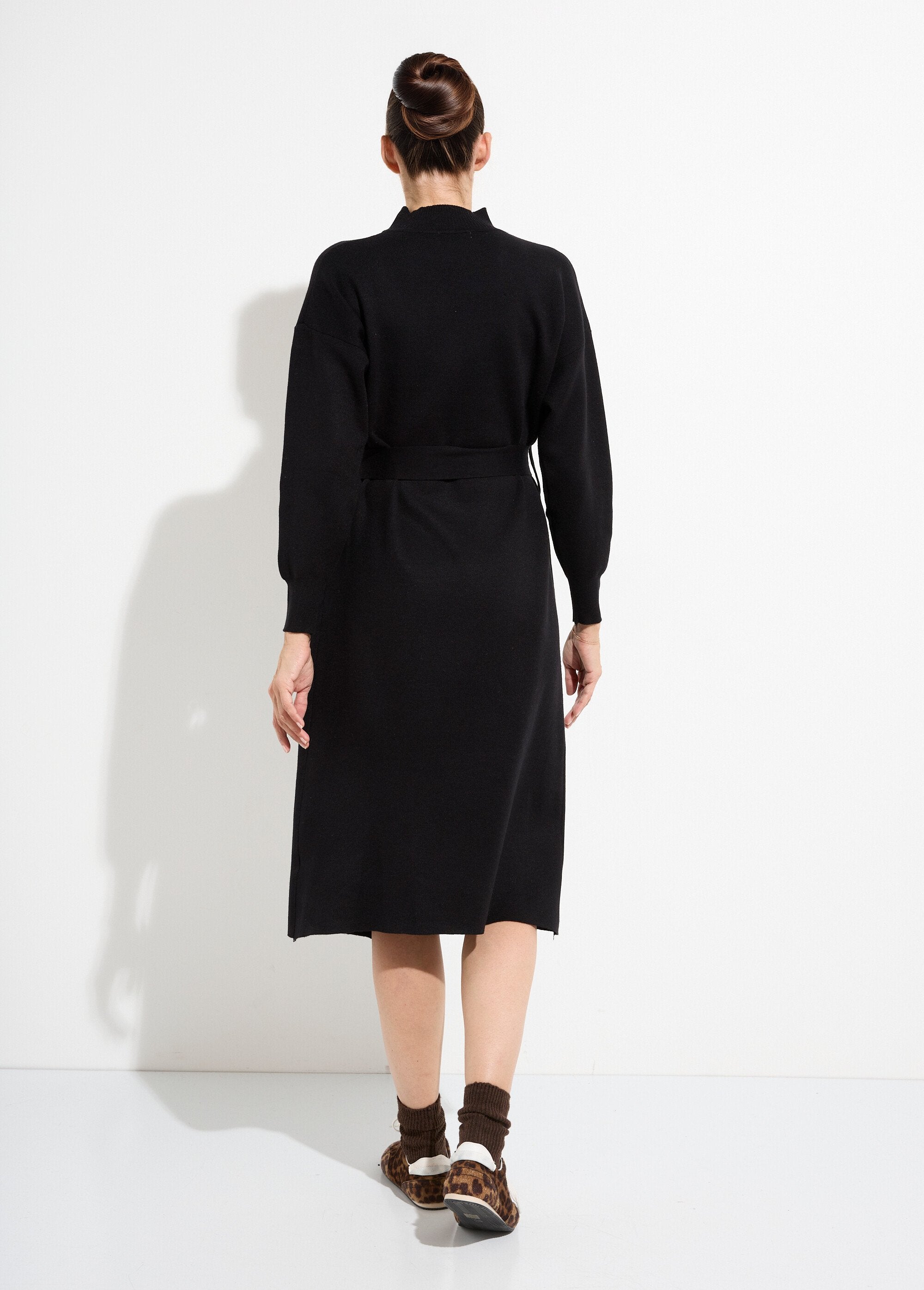 High-neck_sweater_dress_with_metal_belt_Black_DO1_slim