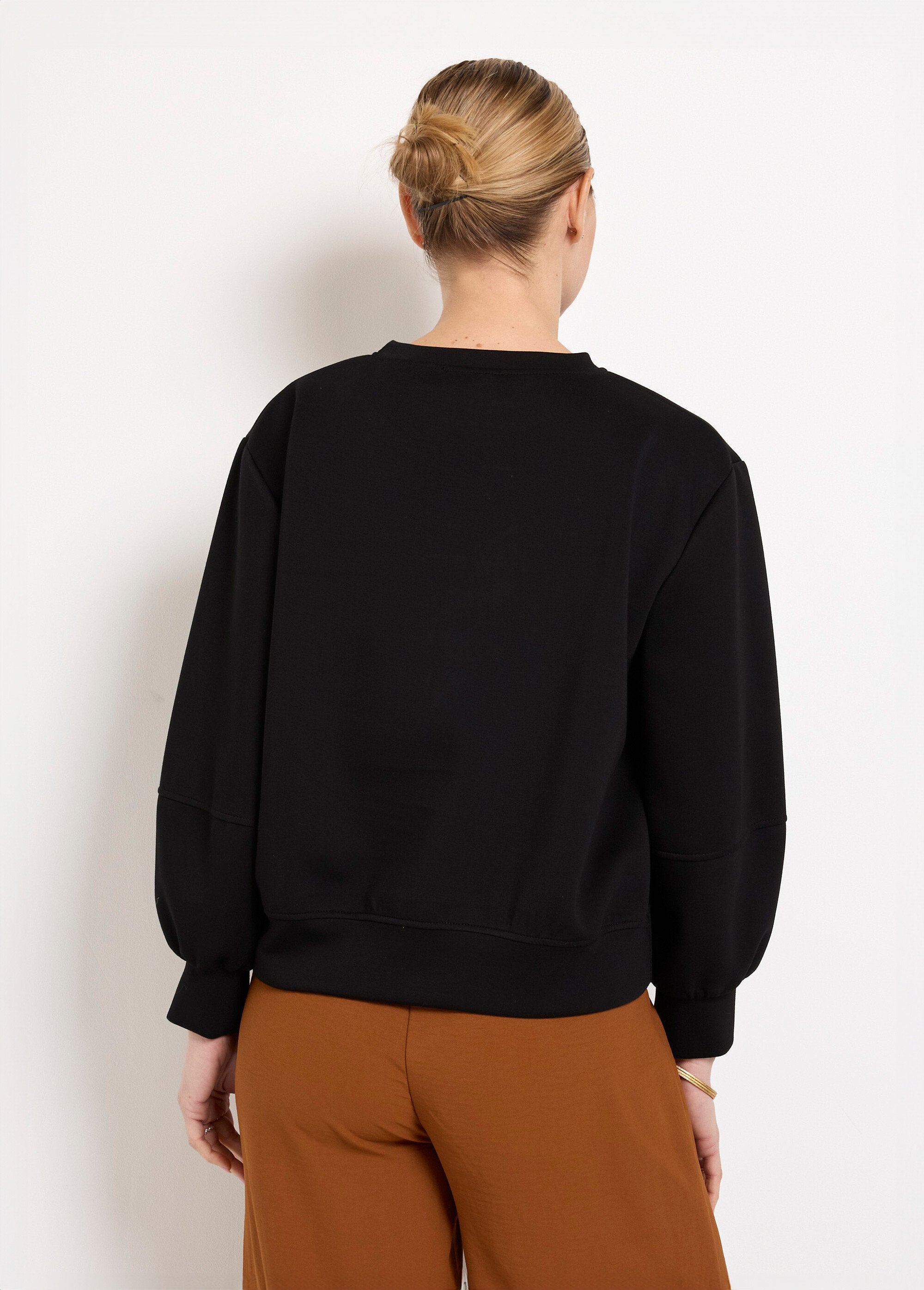 Soft_knit_crew_neck_short_sweatshirt_Black_DO1_slim
