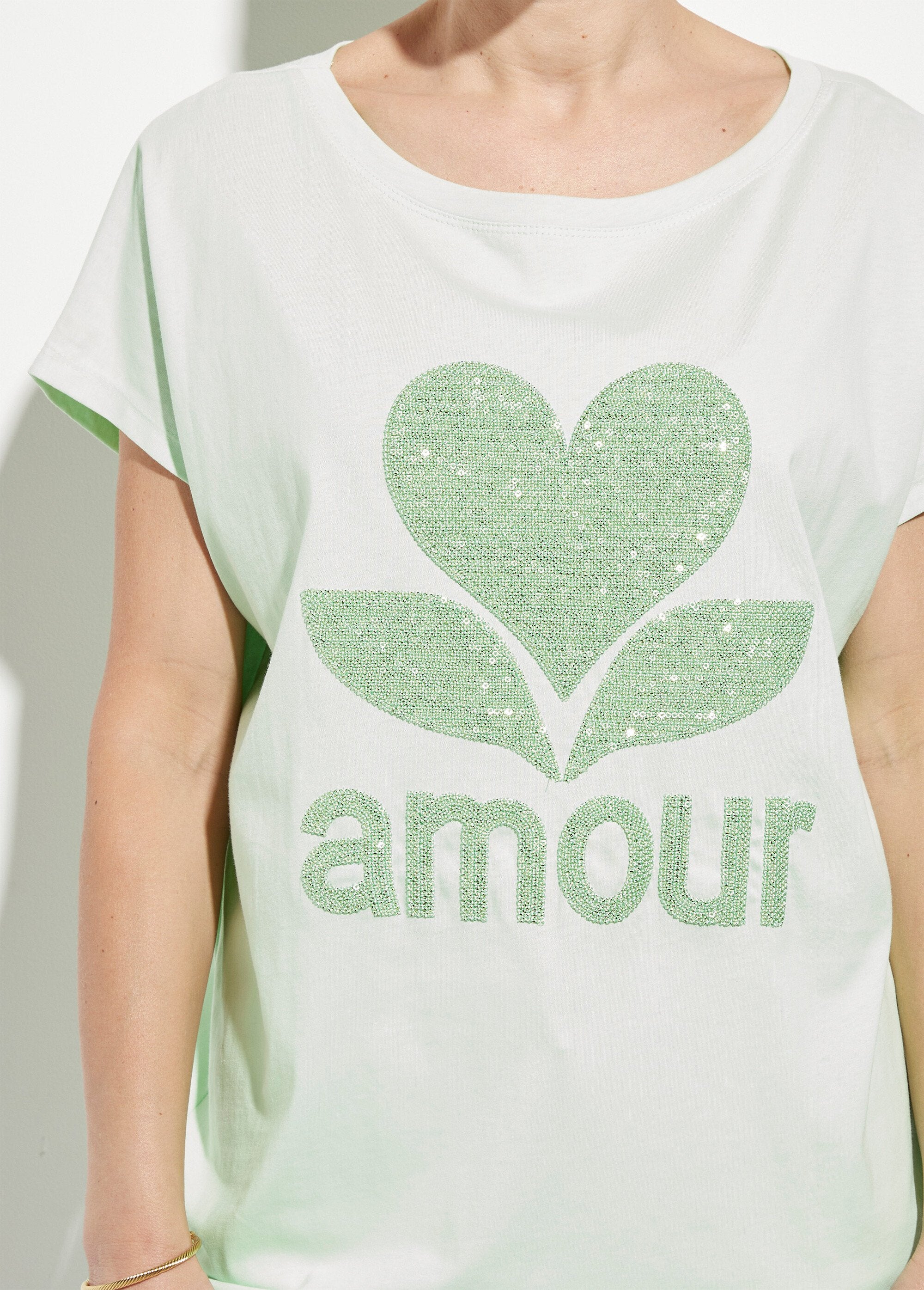 Round_neck_T-shirt_with_glittery_Love_pattern_Green_DE1_slim
