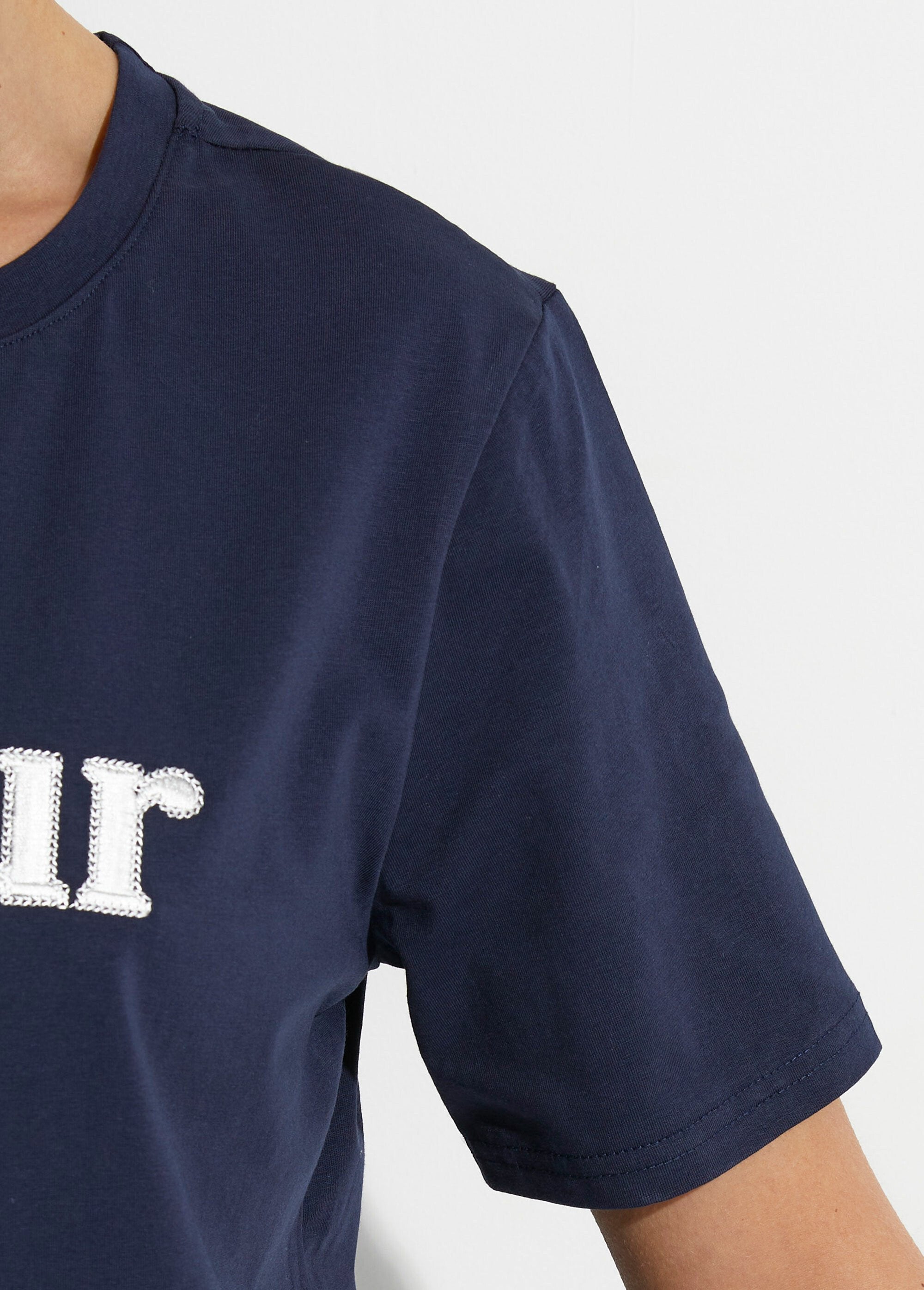 Cotton_T-shirt_with_the_word_"Love"_printed_on_it_Navy_and_white_DE1_slim