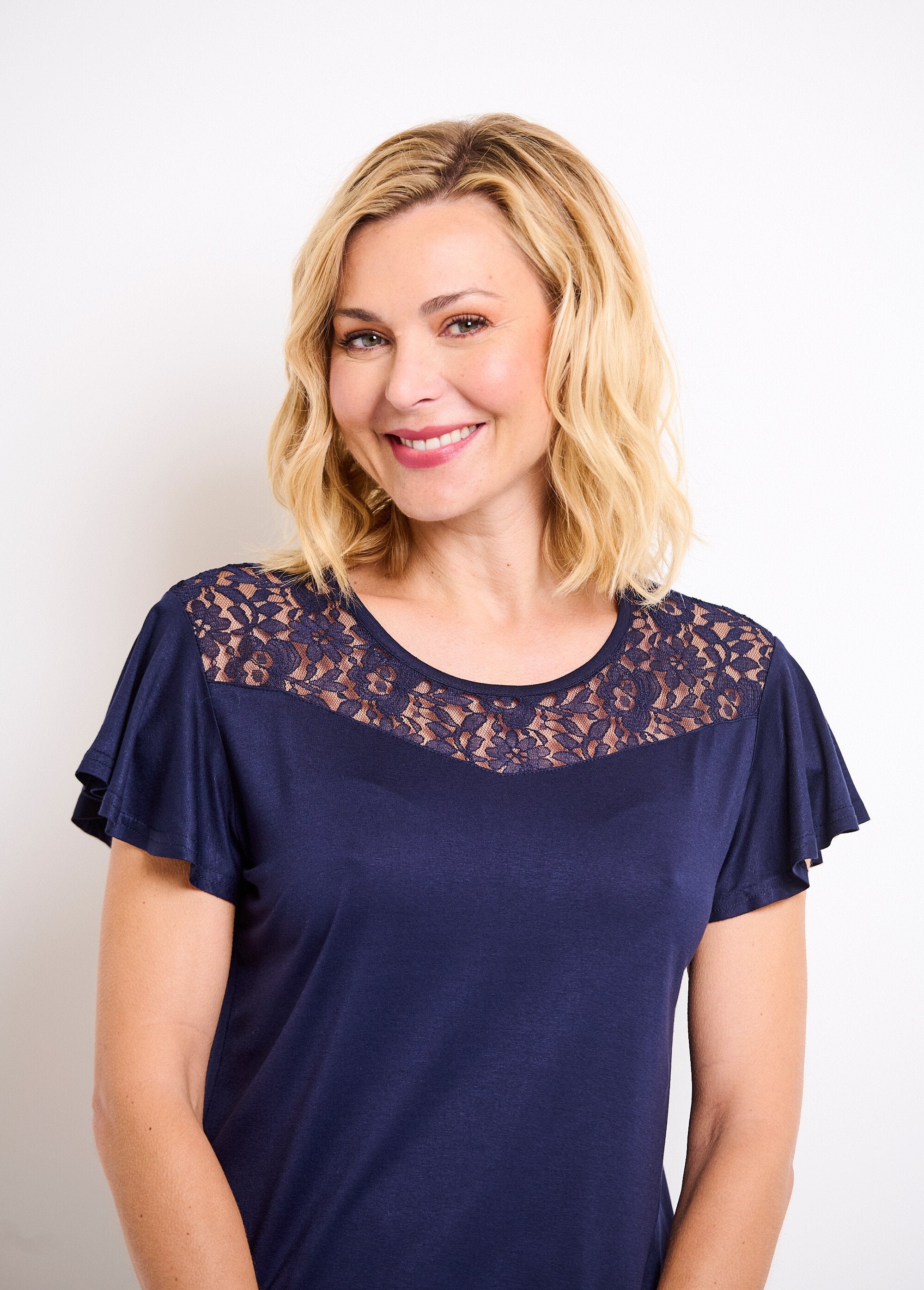 Short-sleeved_lace_t-shirt_Marine_DE1_slim