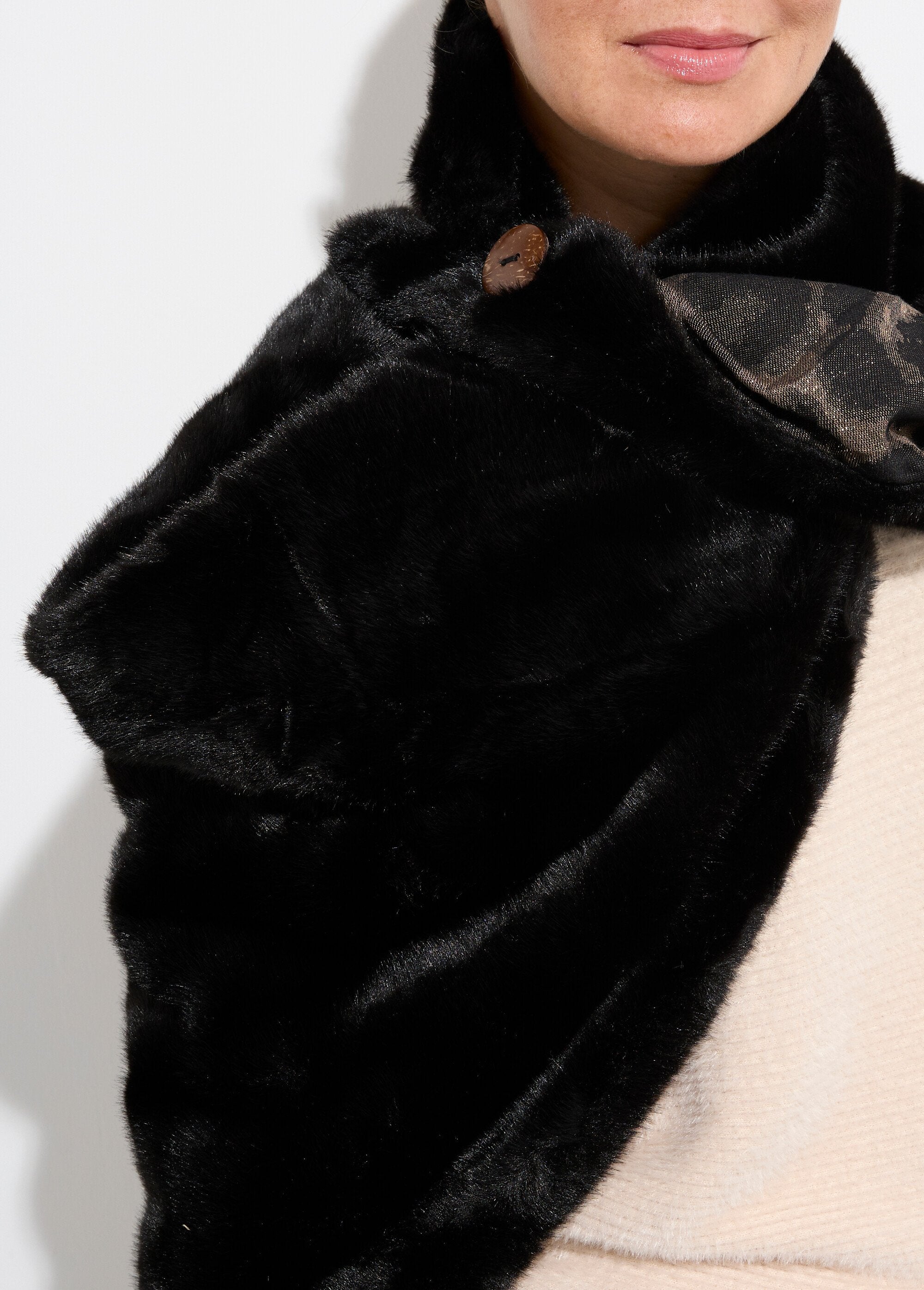 Leopard_faux_fur_choker_Black_DE1_slim