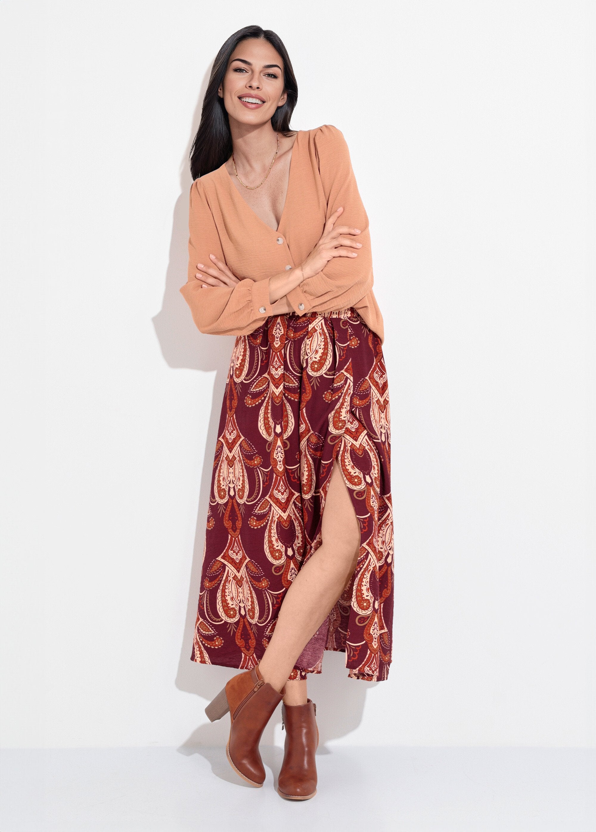 Buttoned,_embossed_tunic_with_V-neck_camel_SF1_slim