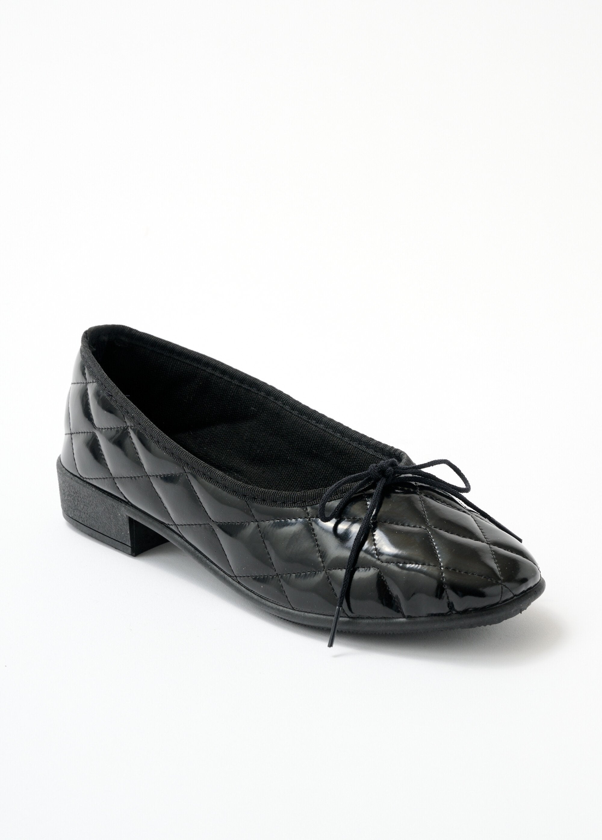 Standard_width_vegan_ballerinas_Black_varnish_FA1_slim