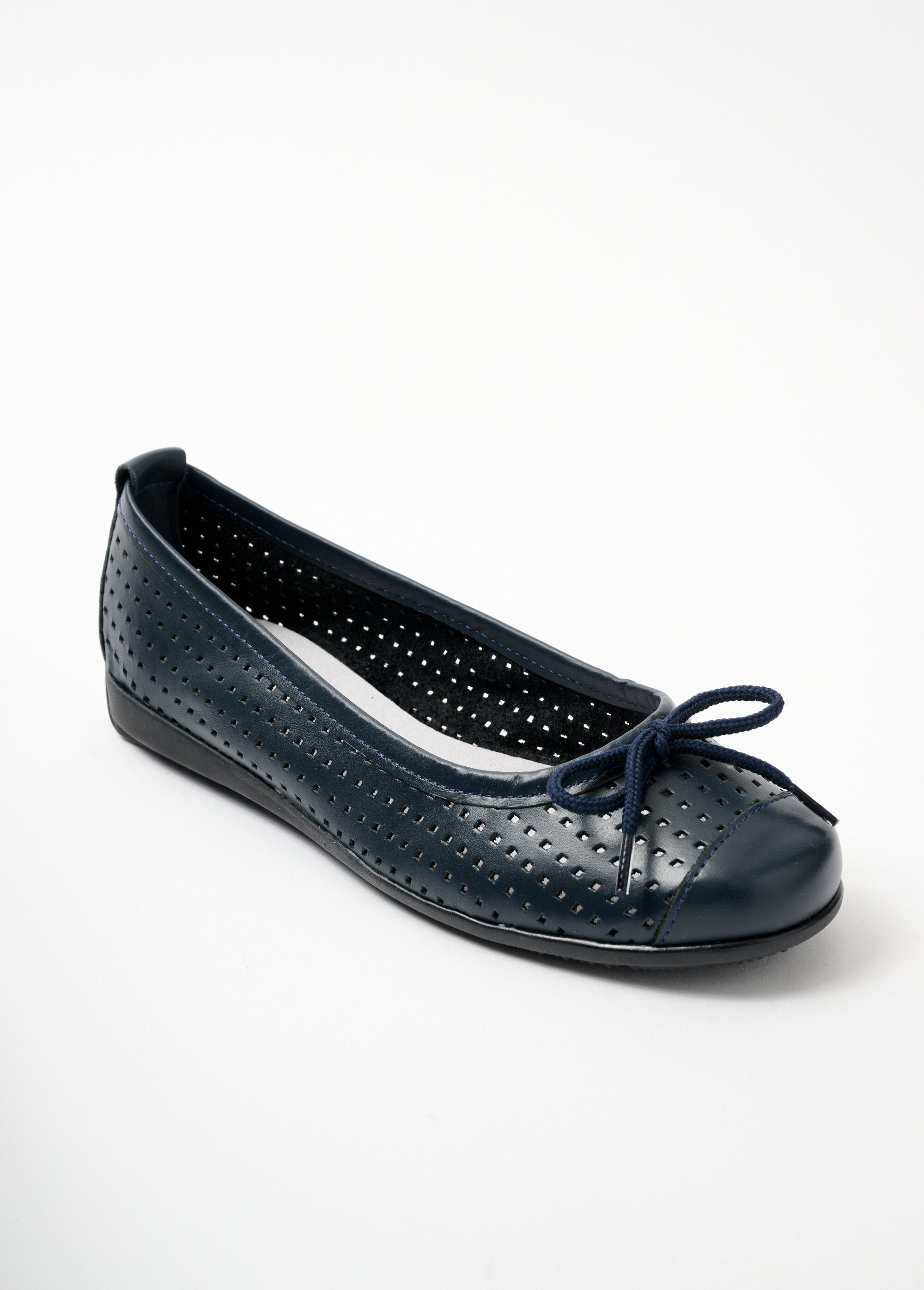 Comfort_width_perforated_leather_ballerinas_Marine_FA1_slim