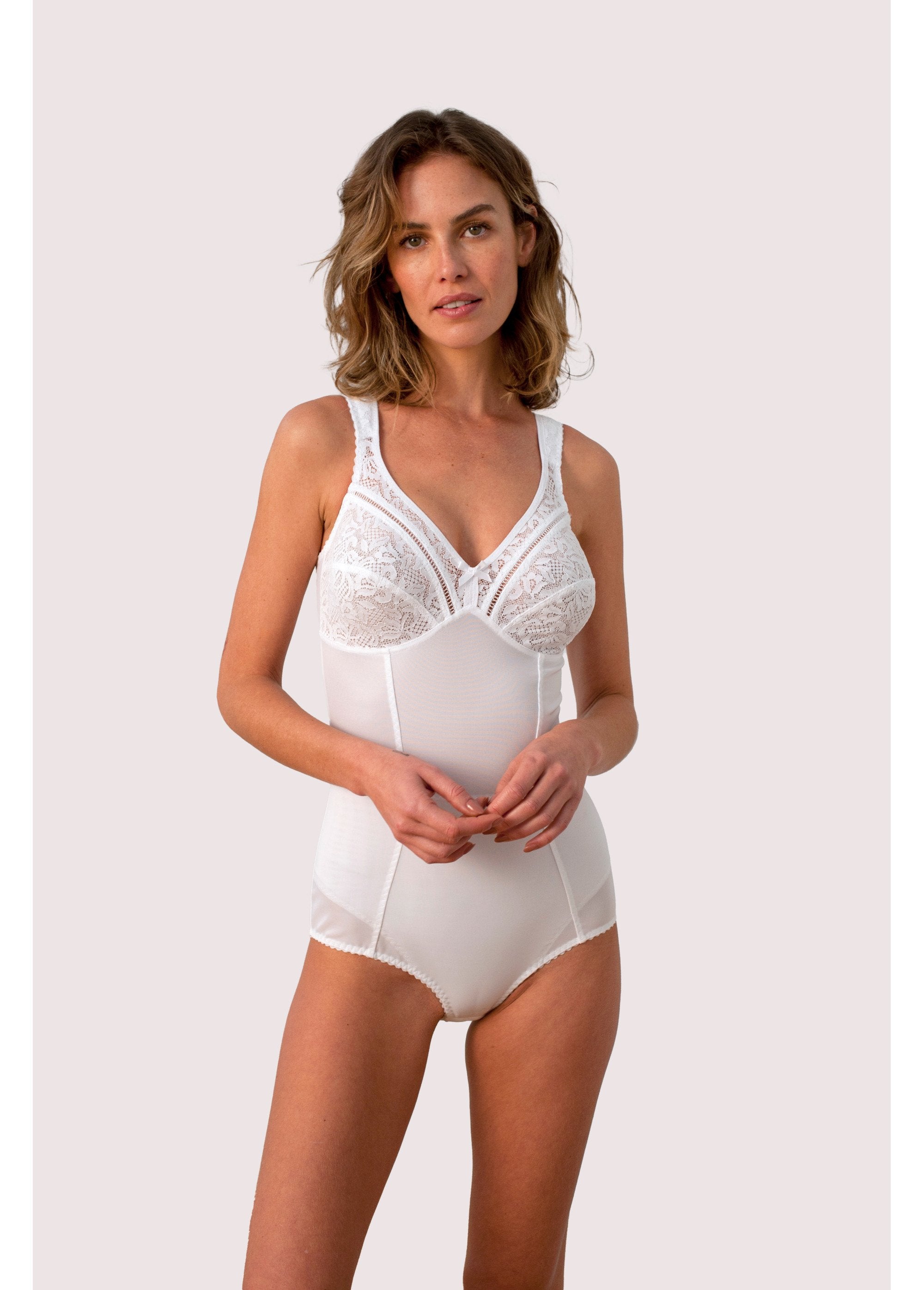 Sheathing_body_without_underwire,_openwork_lace_White_FA1_slim