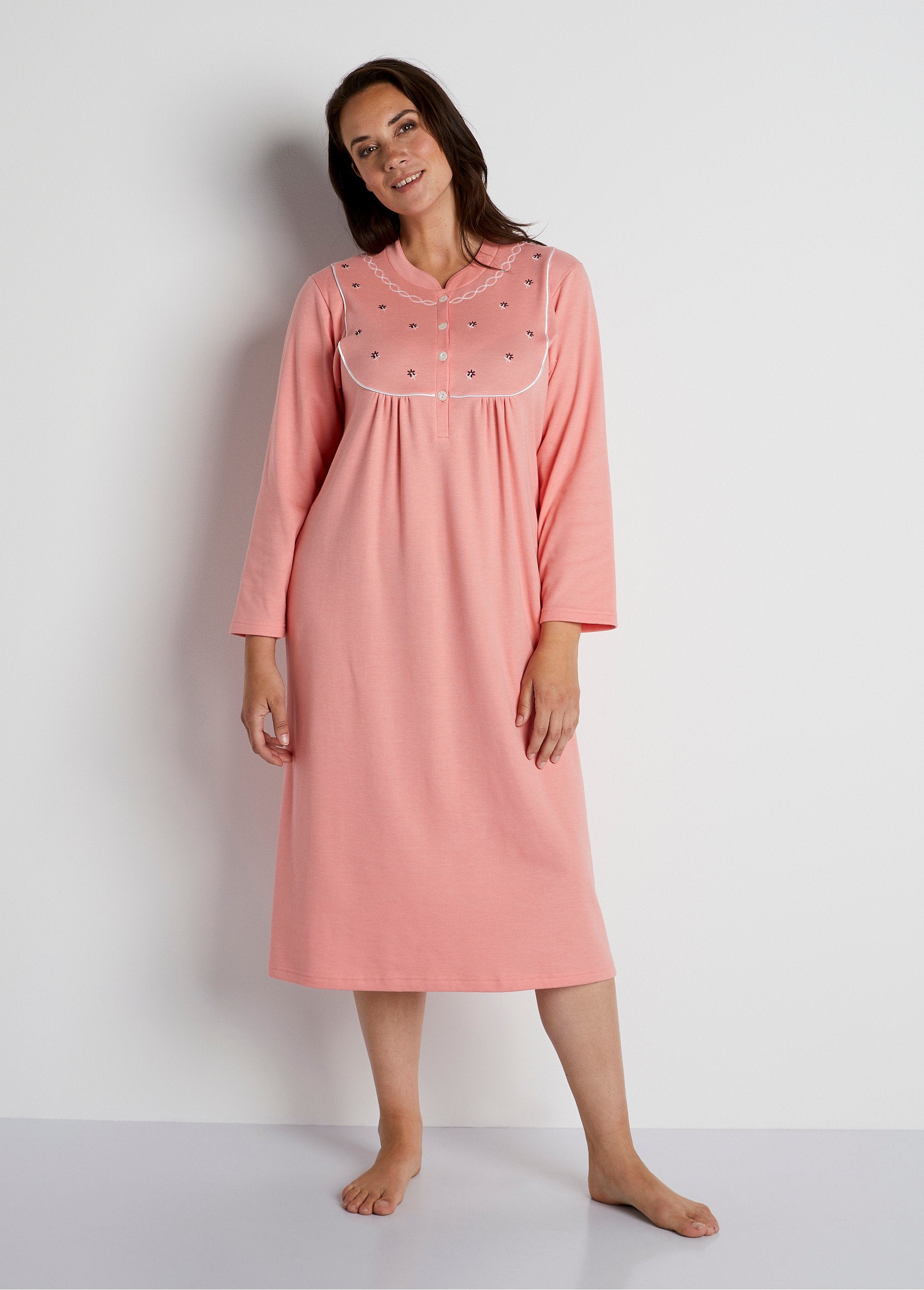 Buttoned_interlock_nightgown_Uni_fishing_FA1_curvy