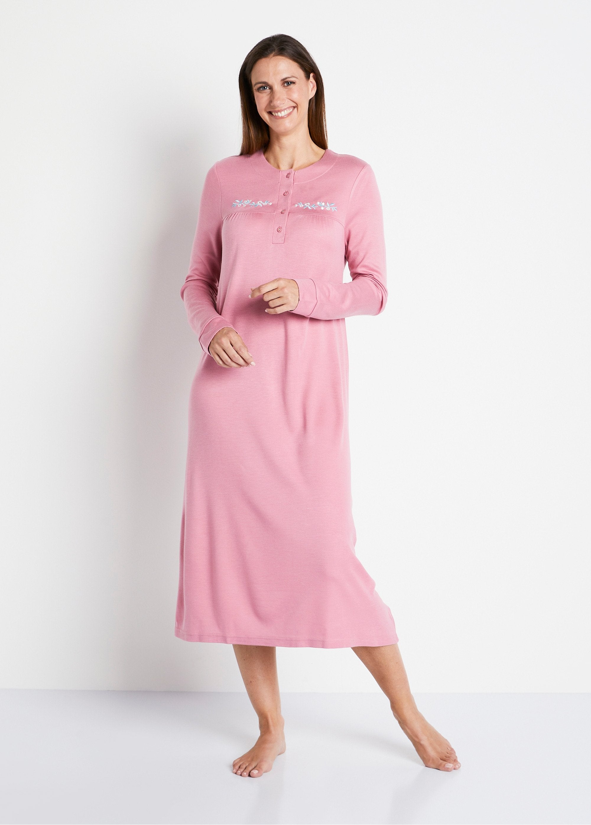 Courtelle®_embroidered_nightgown_Heather_FA1_slim