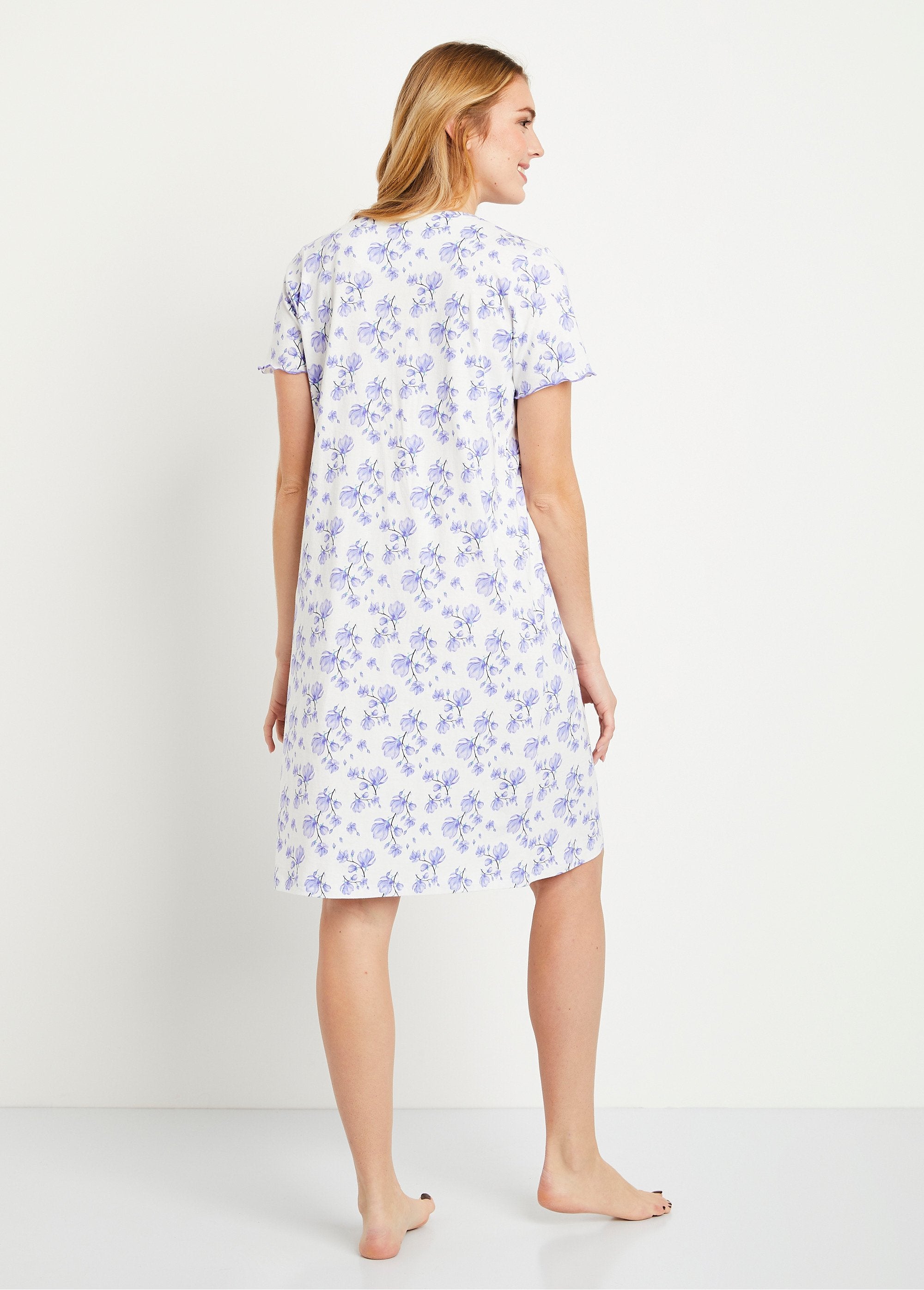 Short-sleeved_floral_nightgown_Forget-me-nots_DO1_slim