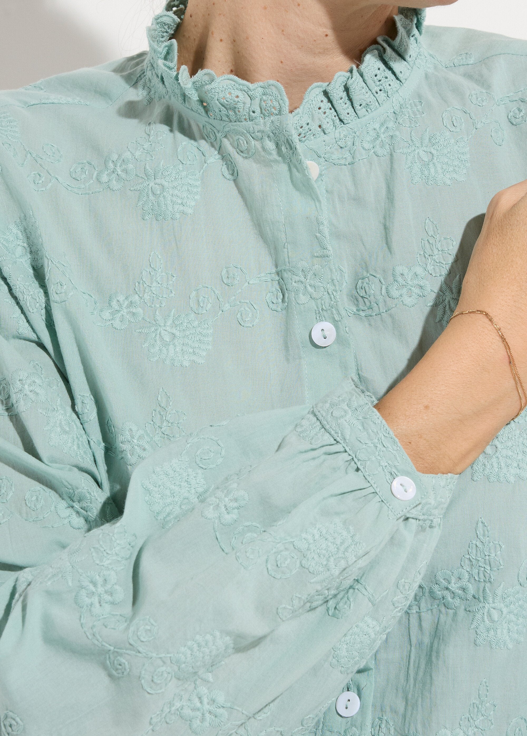 Embroidered_cotton_button-down_blouse_with_ruffled_collar_Green_DE1_slim