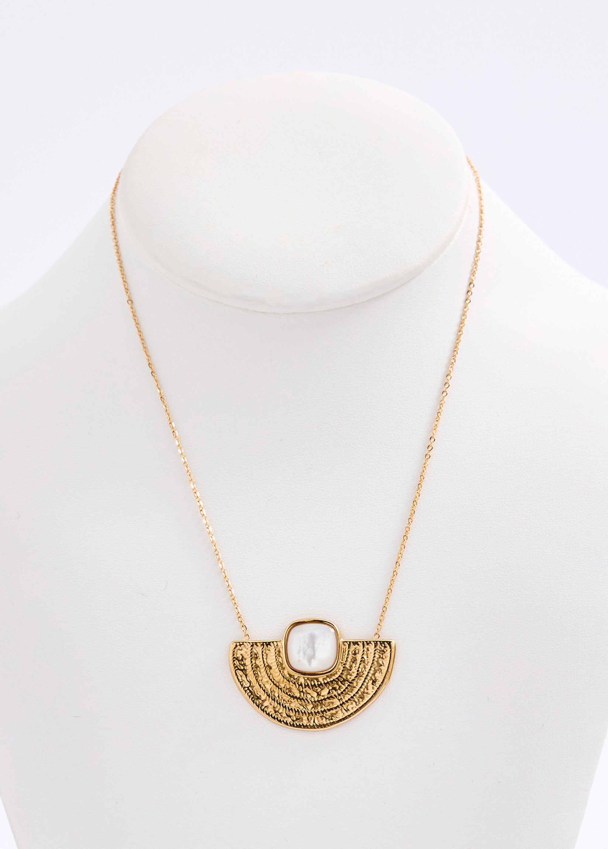 Collier_avec_pendentif_acier_inoxydable_doré_et_nacre_Dore_et_blanc_FA1_slim