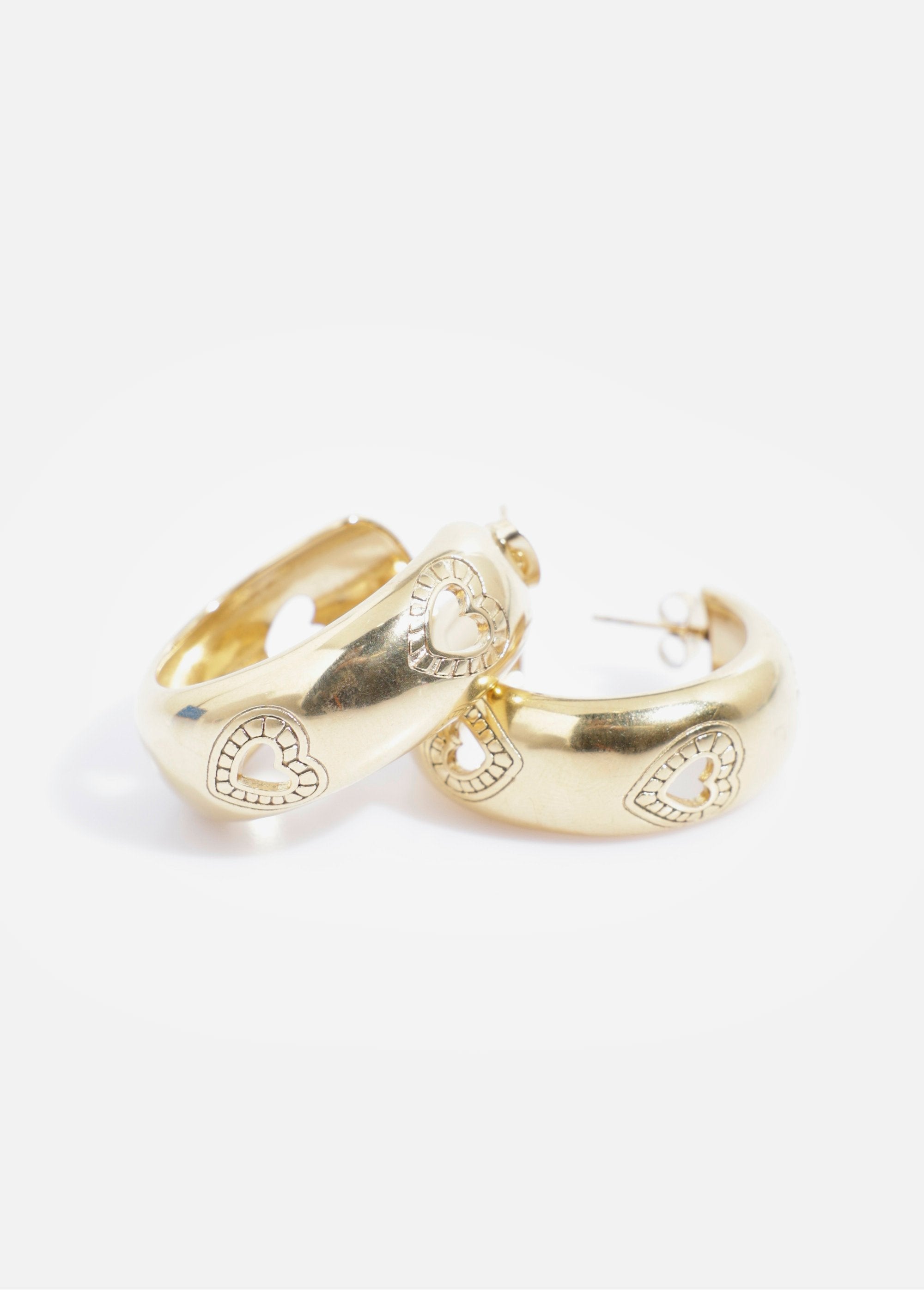 Stainless_steel_heart-patterned_hoop_earrings_Golden_FA1_slim