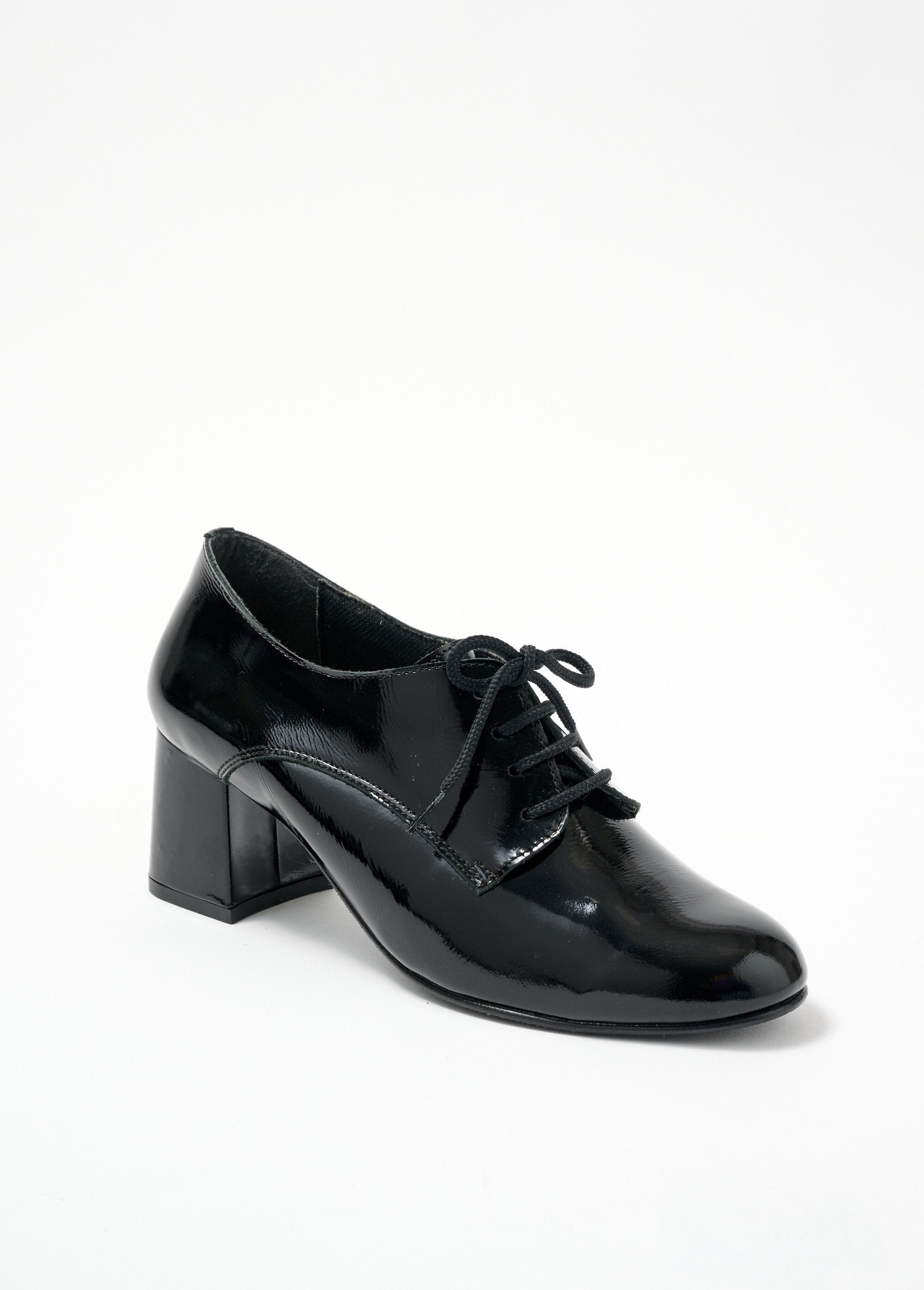 Patent_leather_lace-up_Derbies_with_comfort_width_heels_Black_varnish_FA1_slim