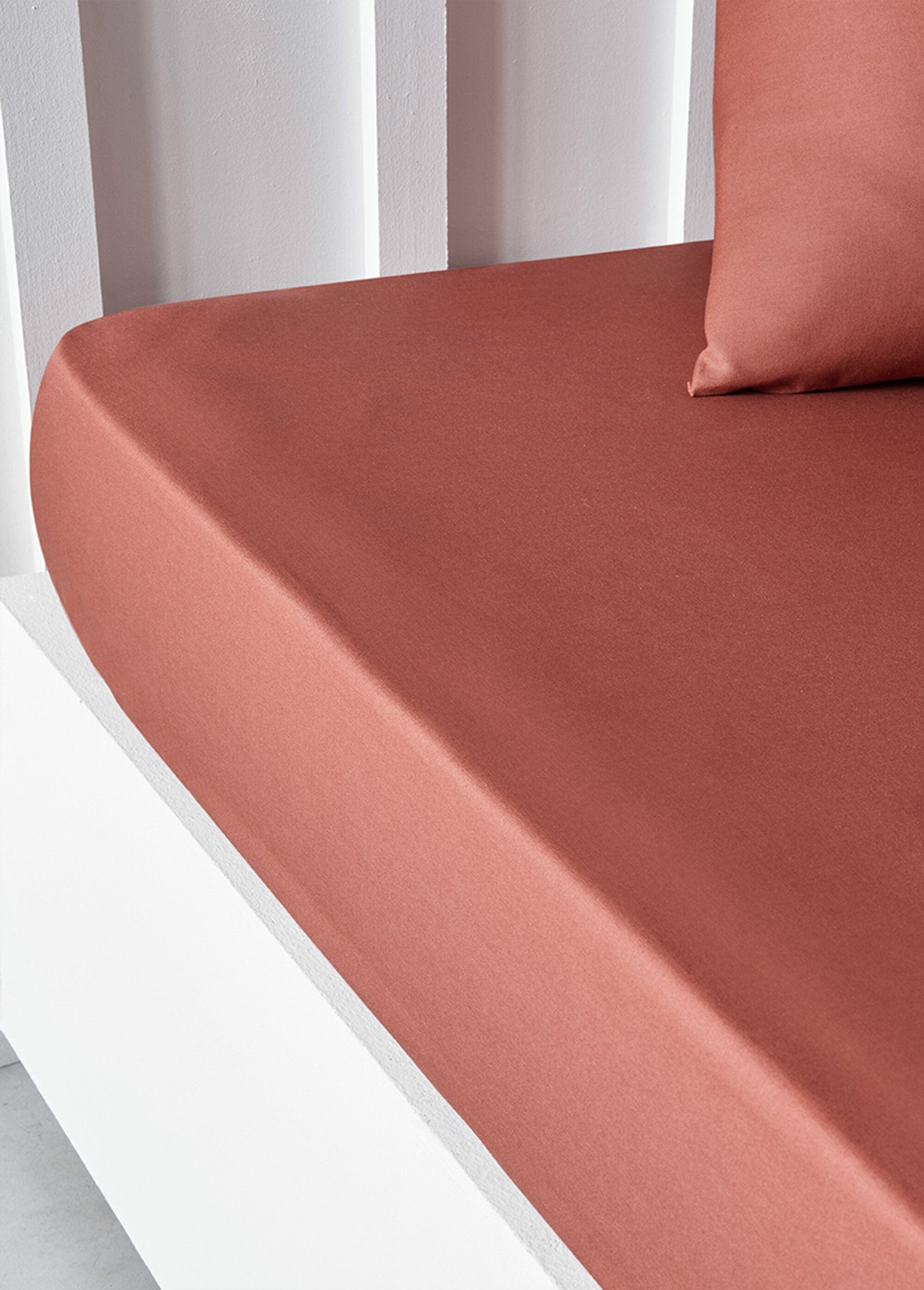 Plain_cotton_fitted_sheet_Terracotta_DE1_slim