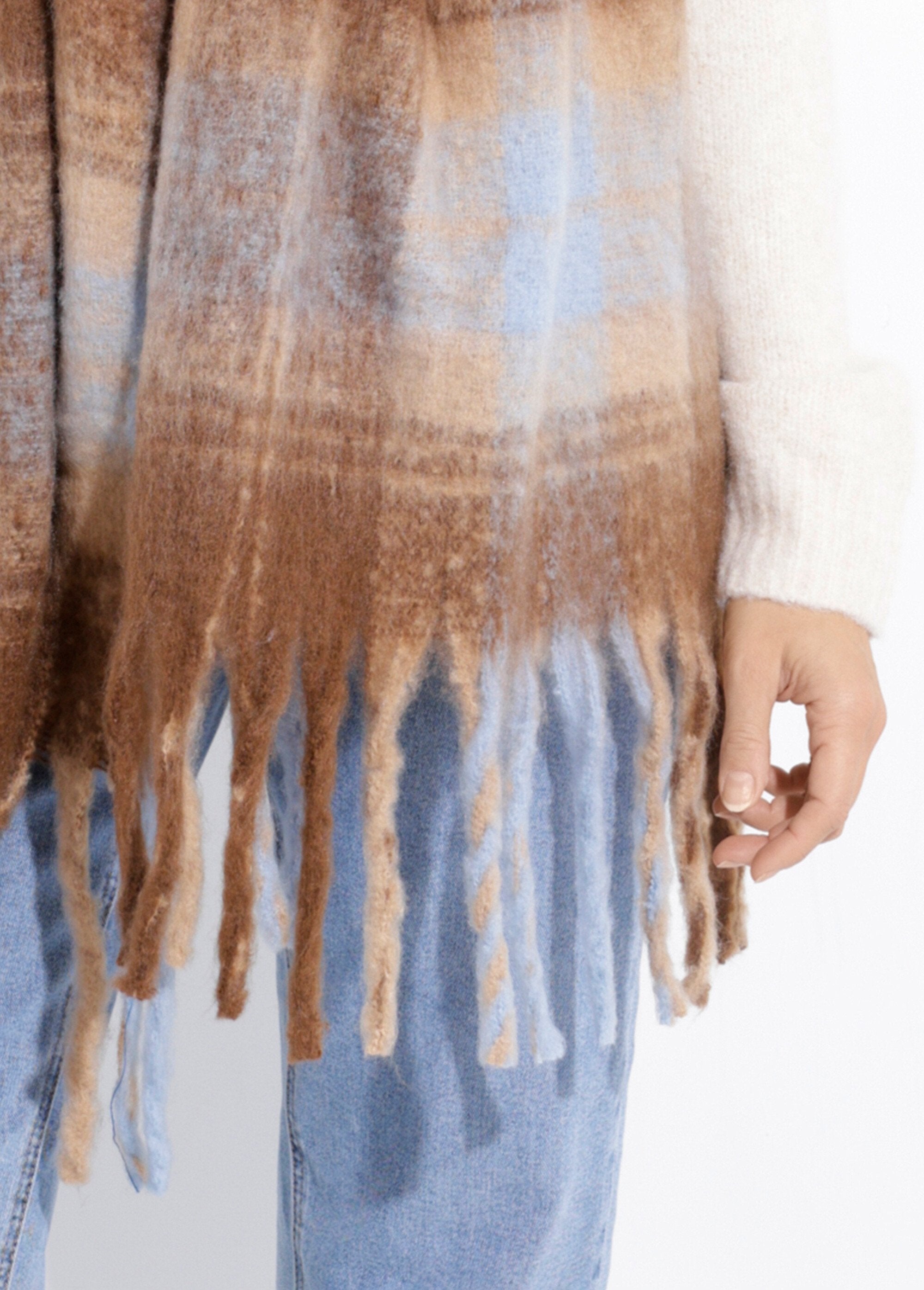 Long_checkered_scarf_with_fringe_Sky_blue_checks_DE1_slim