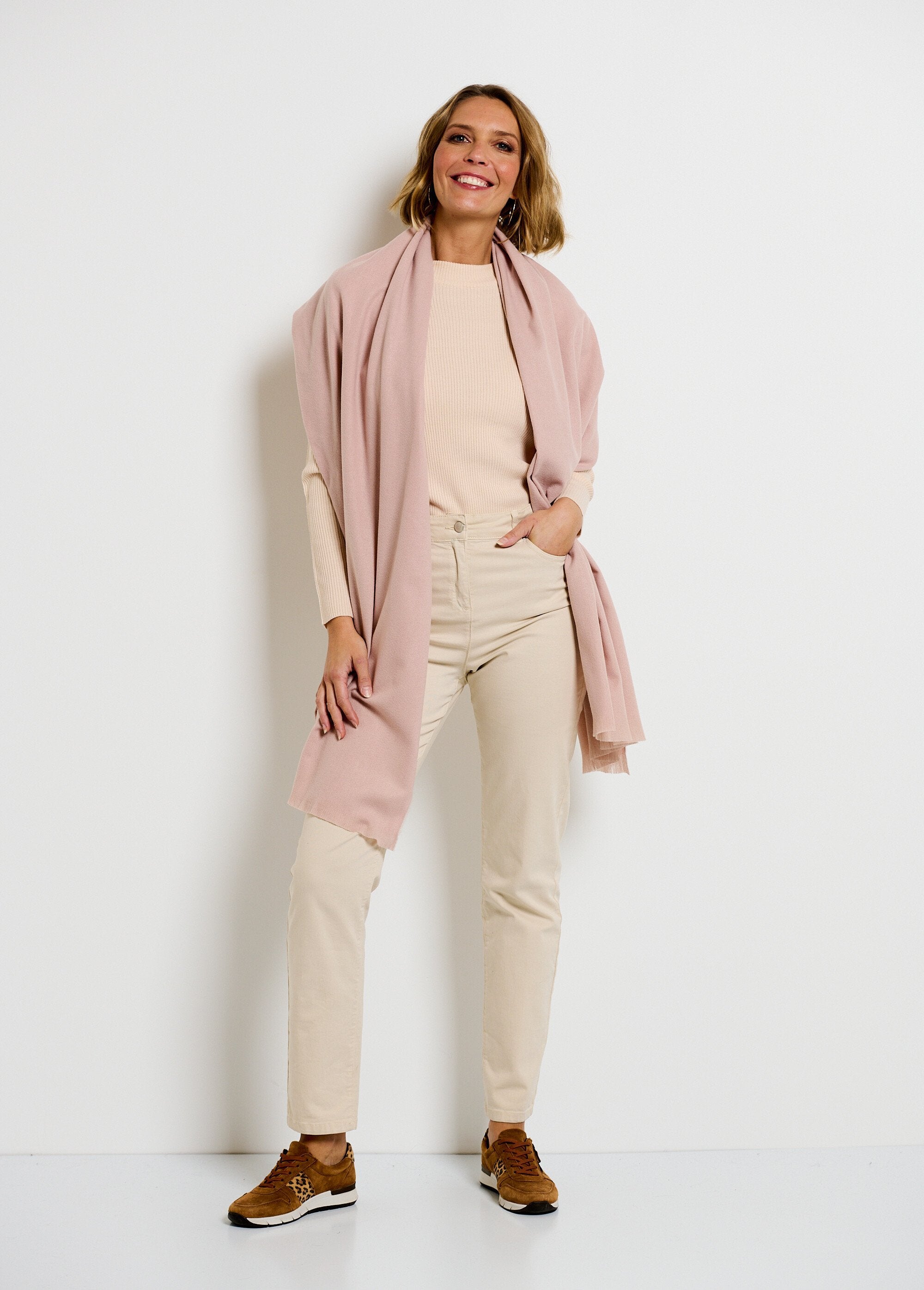 Trendy_warm_scarf_with_small_fringes_Nude_pink_SF1_slim