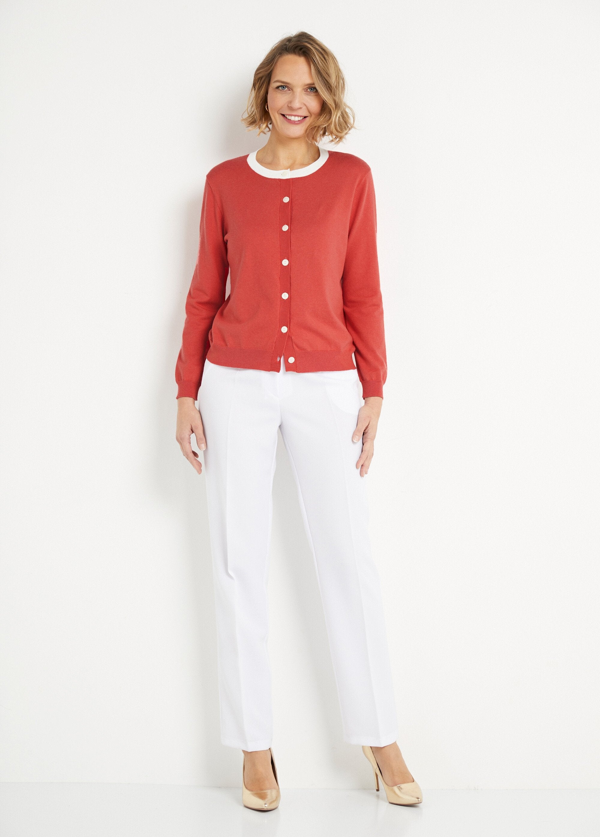 Soft_round_neck_buttoned_cardigan_vest_Poppy_SF1_slim