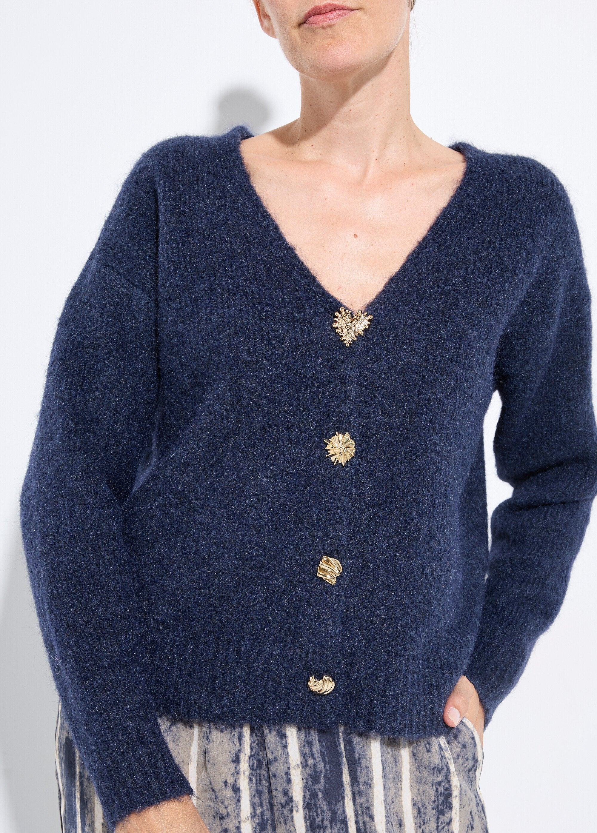 Warm_wool_vest_with_jewel_buttons_Blue_DE1_slim