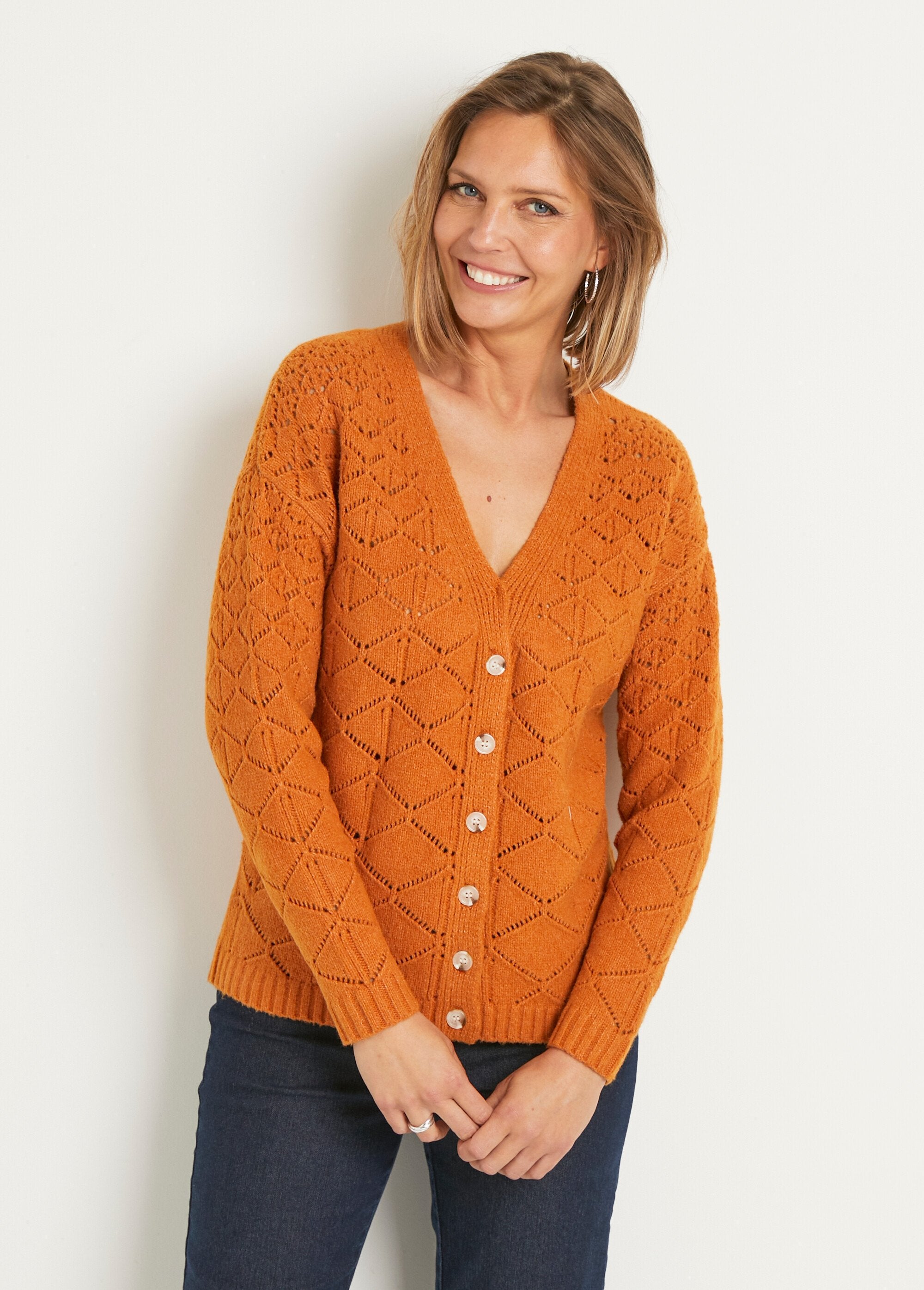 Short_openwork_V-neck_buttoned_cardigan,_plain_Caramel_FA1_slim