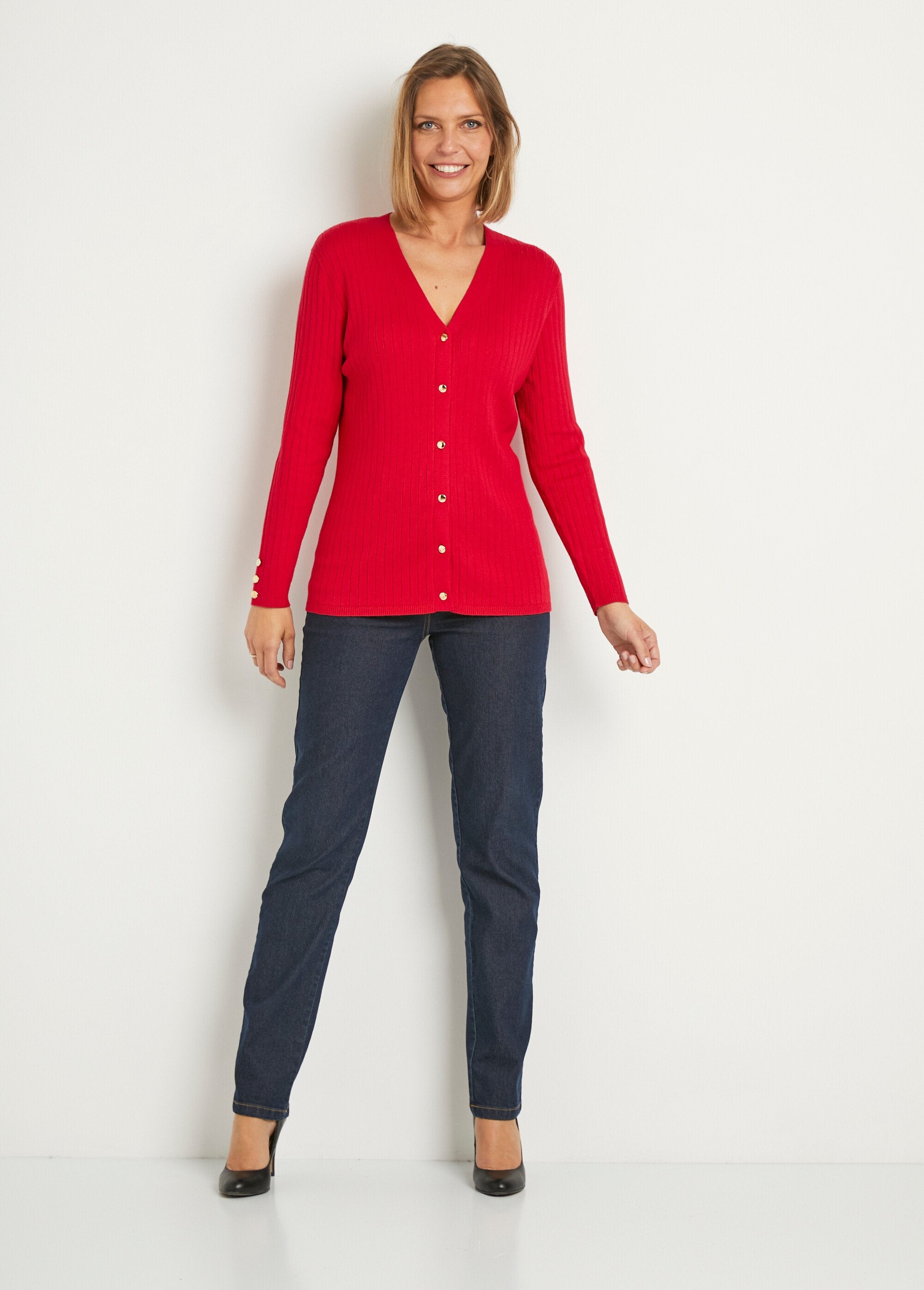 Ribbed_V-neck_short_vest_with_button_fastening_and_flat_ribbing_Red_SF1_slim