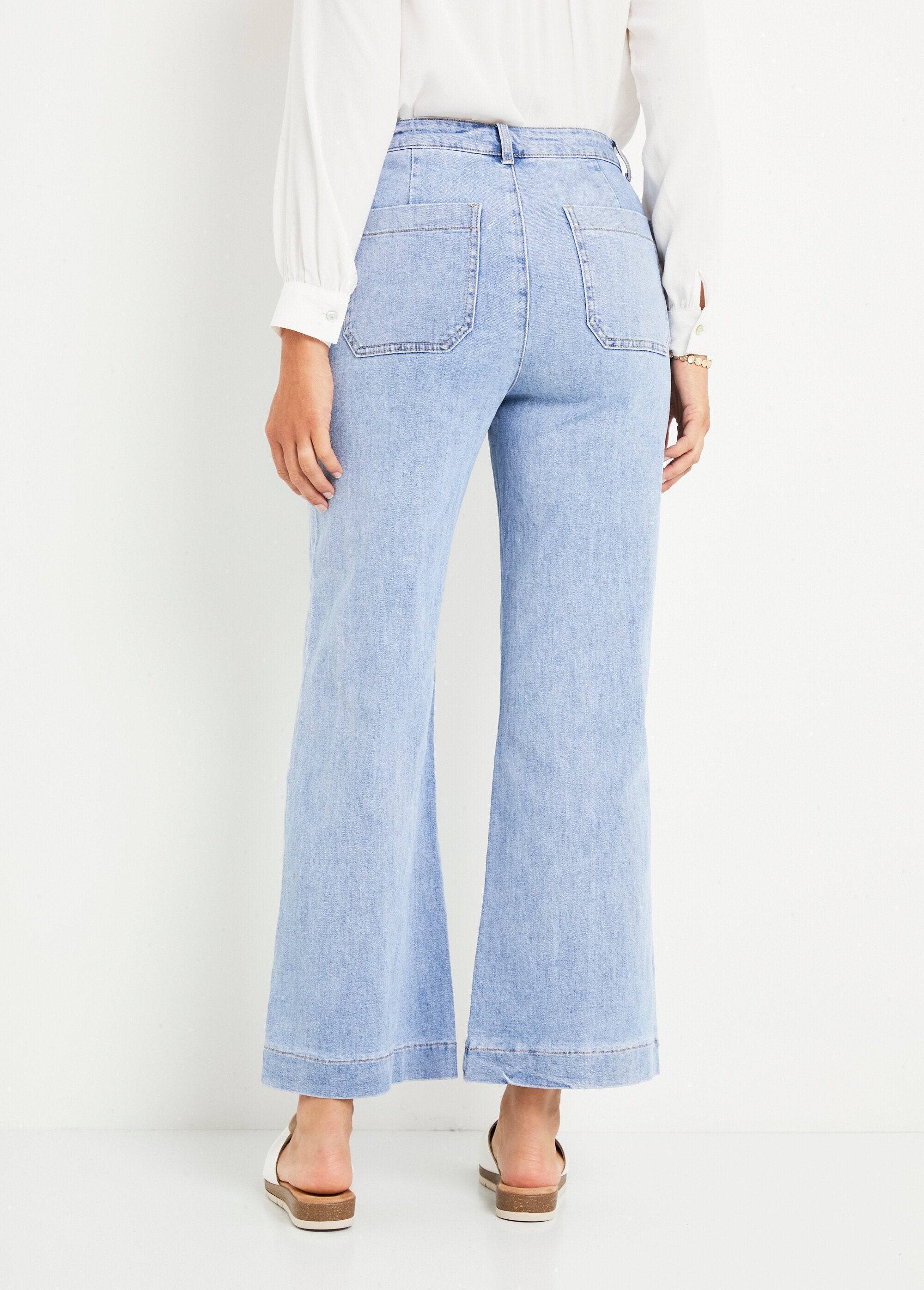 Jean_flare_extensible_poches_plaquées_Bleu_bleach_DO1_slim