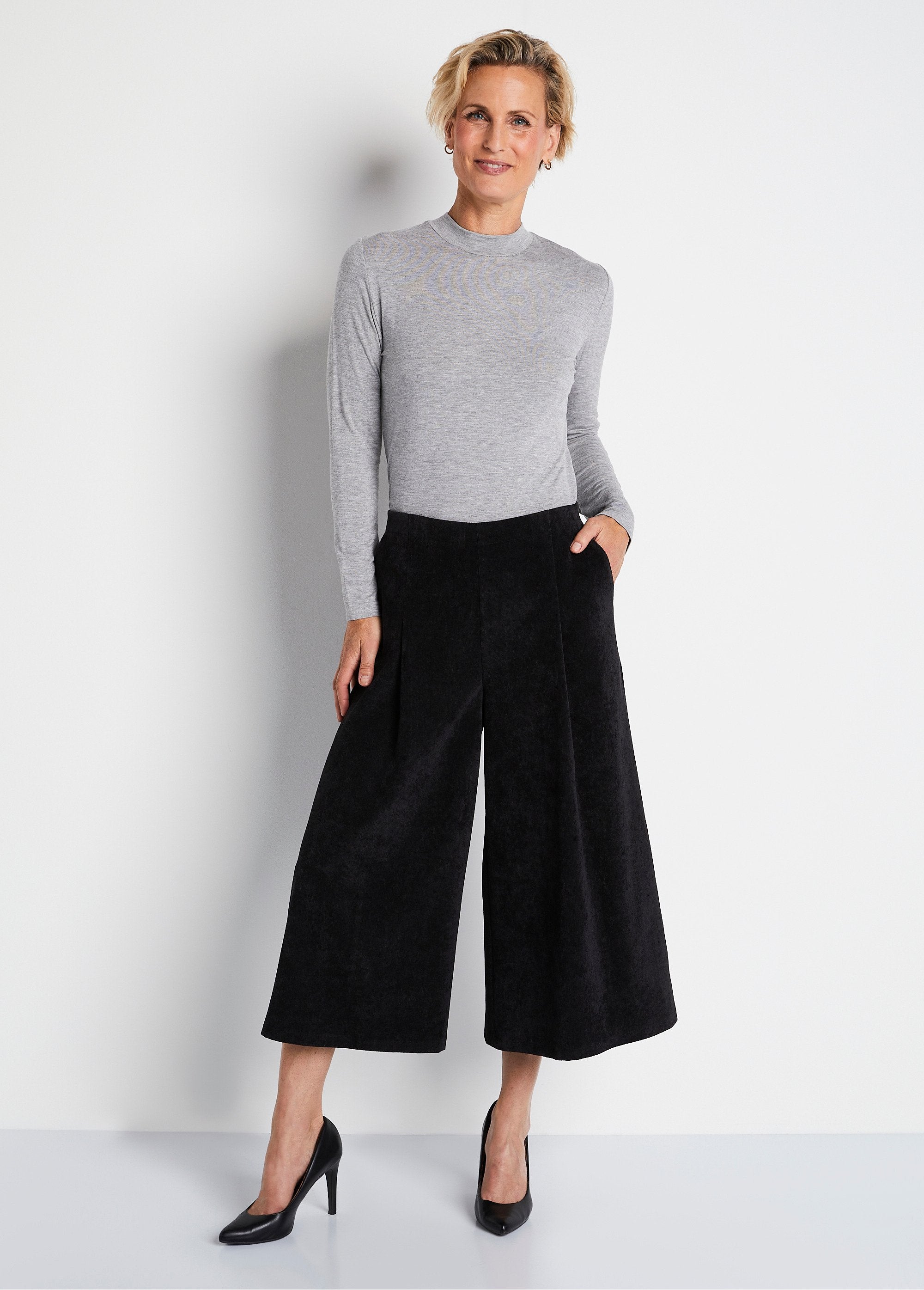 Long_milleraies_velvet_culottes_Black_SF1_slim