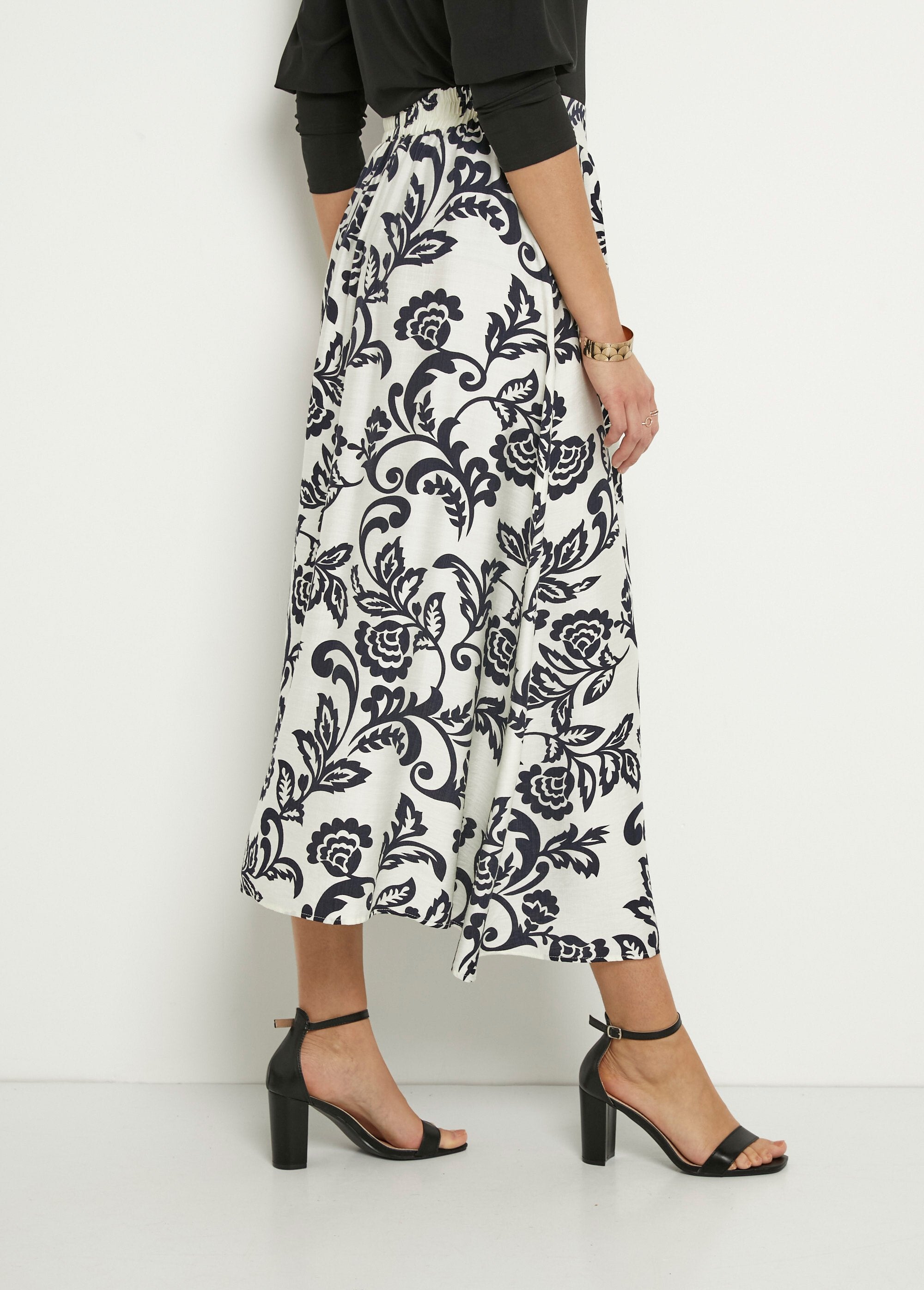 Long_flared_skirt_with_foliage_print_Black_and_ecru_DR1_slim