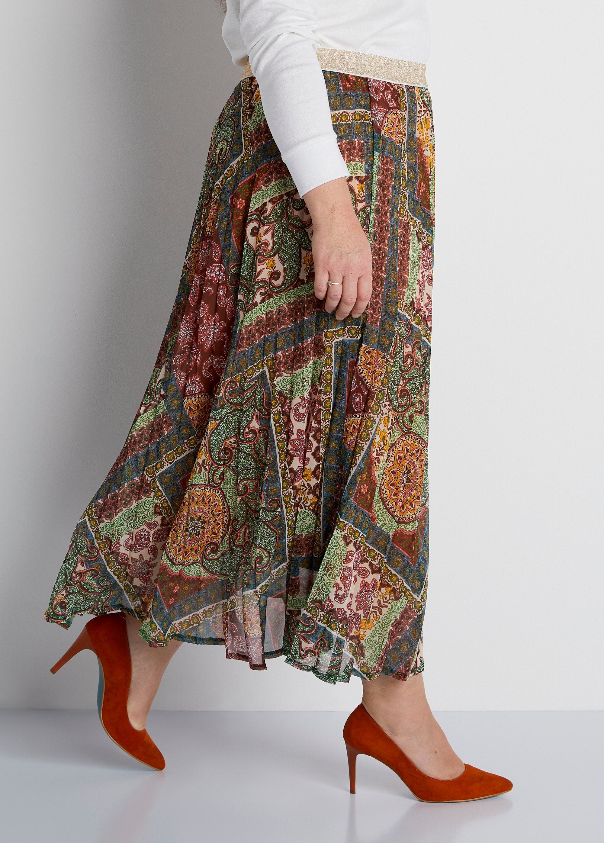 Printed_pleated_long_skirt_Camel_print_DR1_curvy