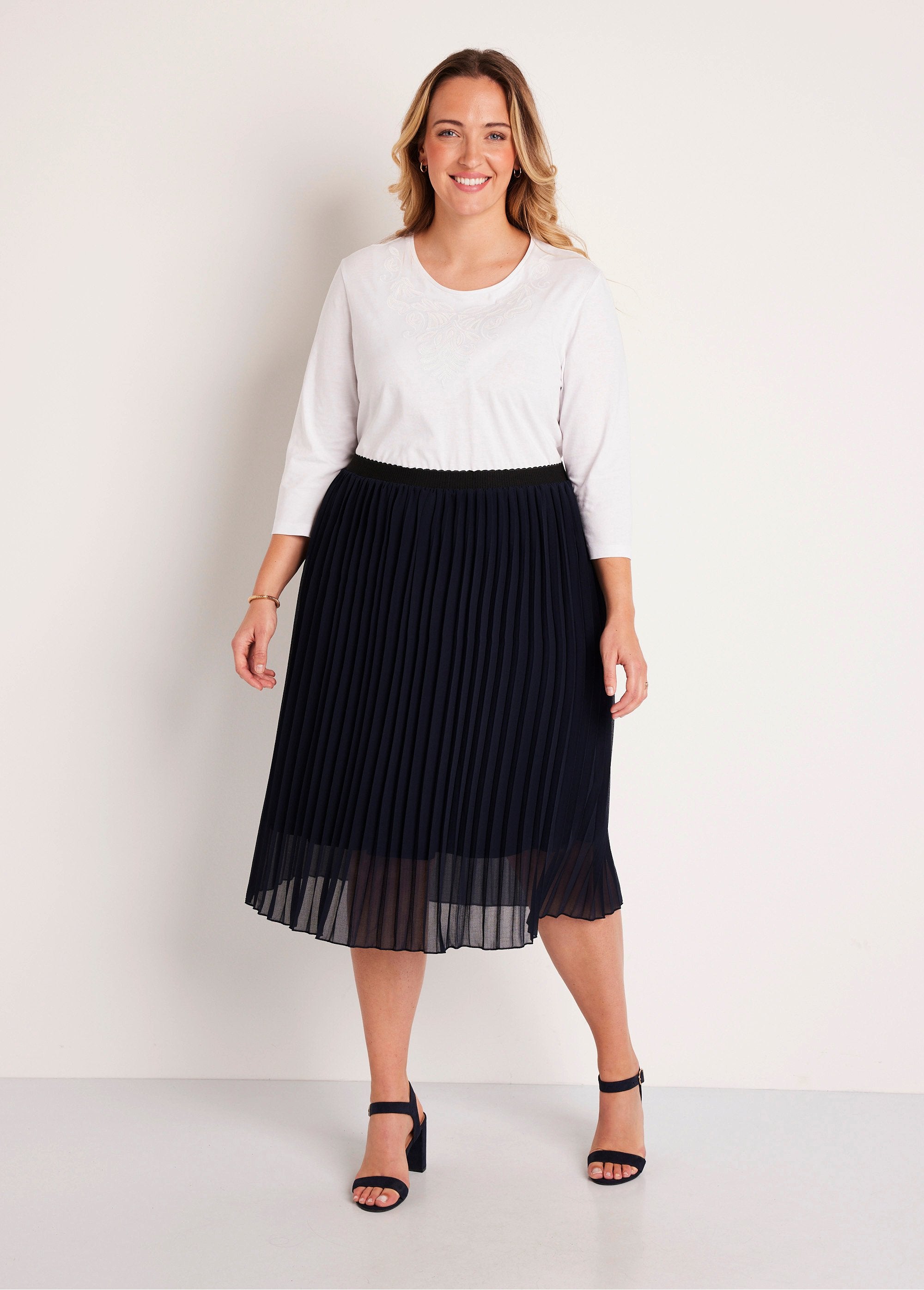 Long_plain_veil_pleated_skirt_Navy_blue_SF1_curvy