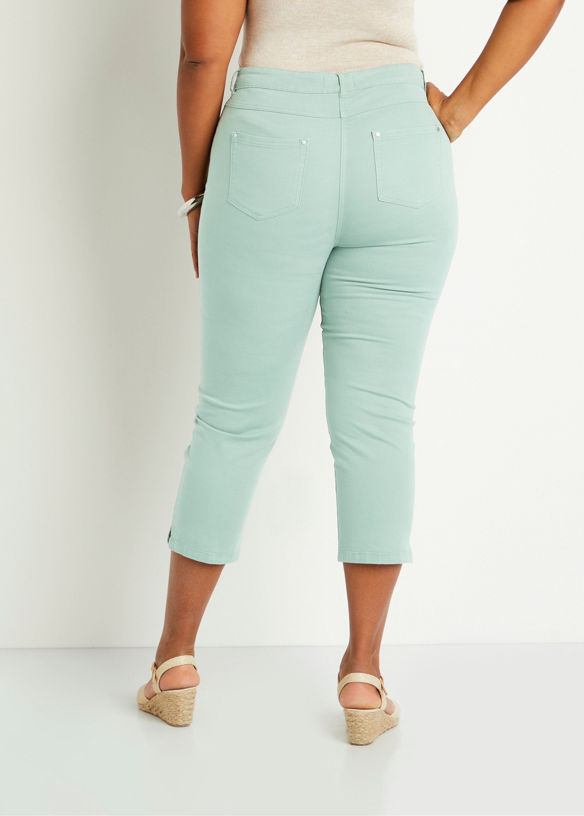 Cropped_pants_with_elasticated_belt_and_5_pockets_Water_green_DO1_curvy